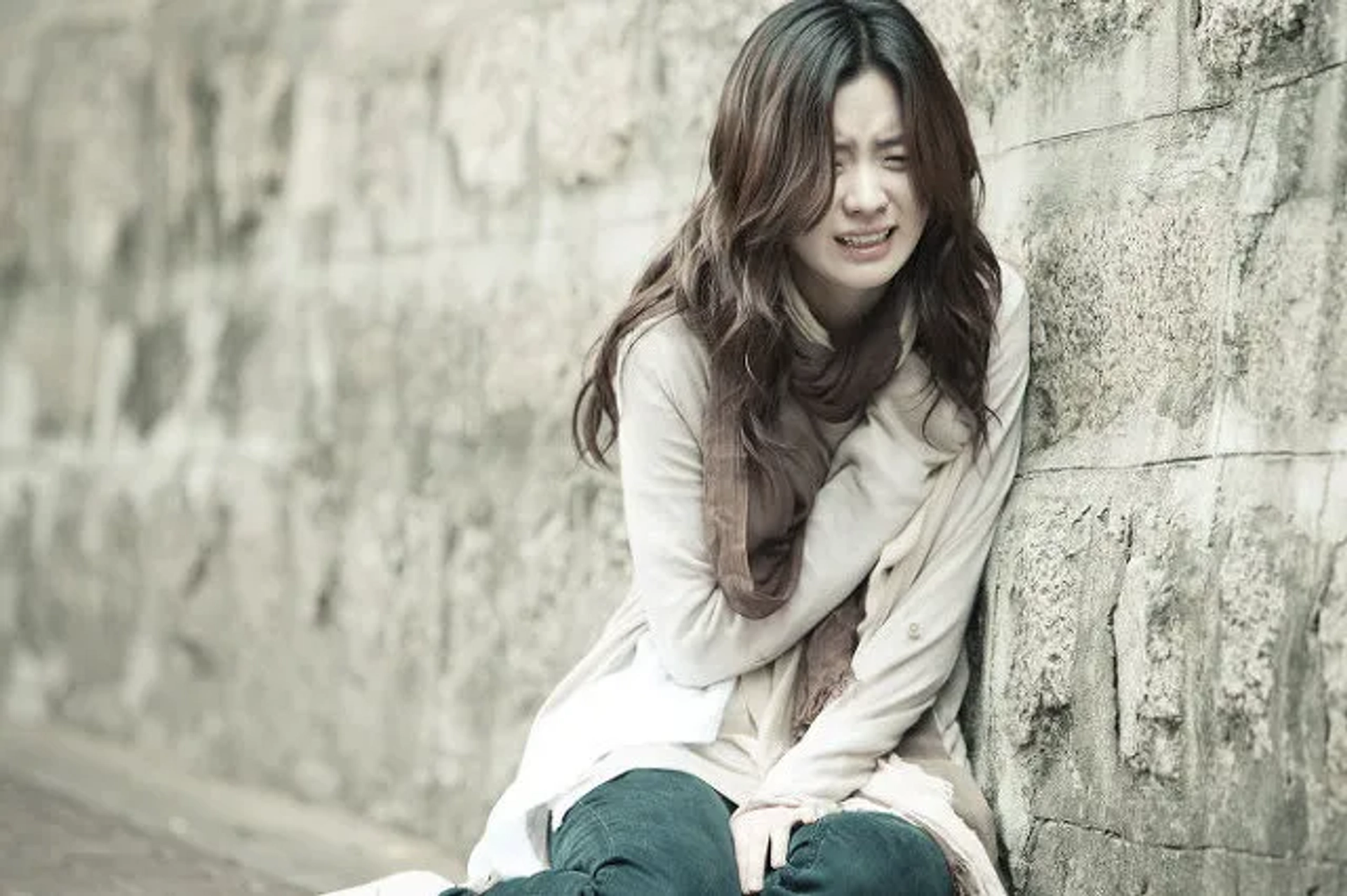 Han Hyo-joo in Always (2011)