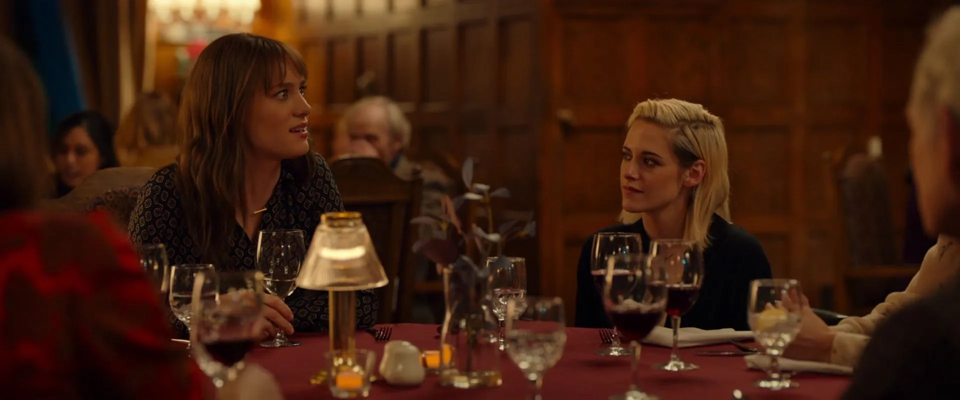 Kristen Stewart and Mackenzie Davis in Happiest Season (2020)