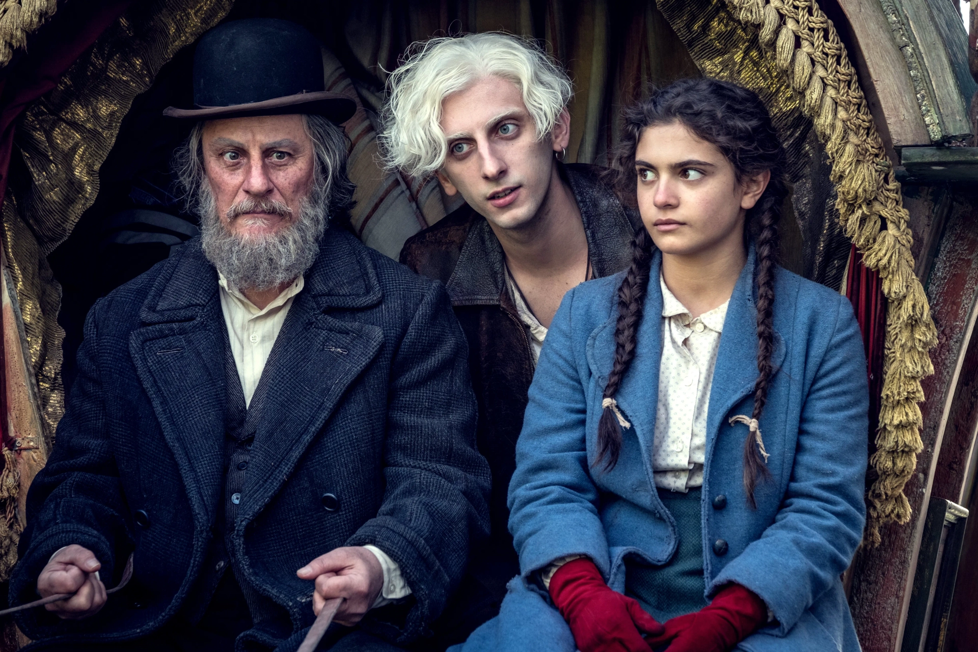 Giorgio Tirabassi, Pietro Castellitto, and Aurora Giovinazzo in Freaks Out (2021)