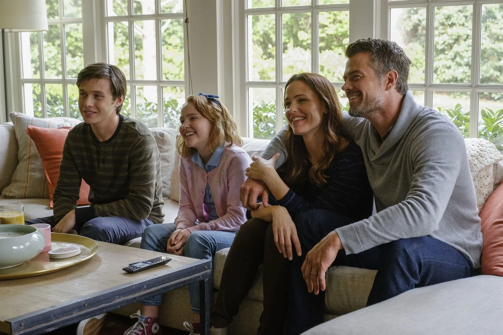 Jennifer Garner, Josh Duhamel, Nick Robinson, and Talitha Eliana Bateman in Love, Simon (2018)
