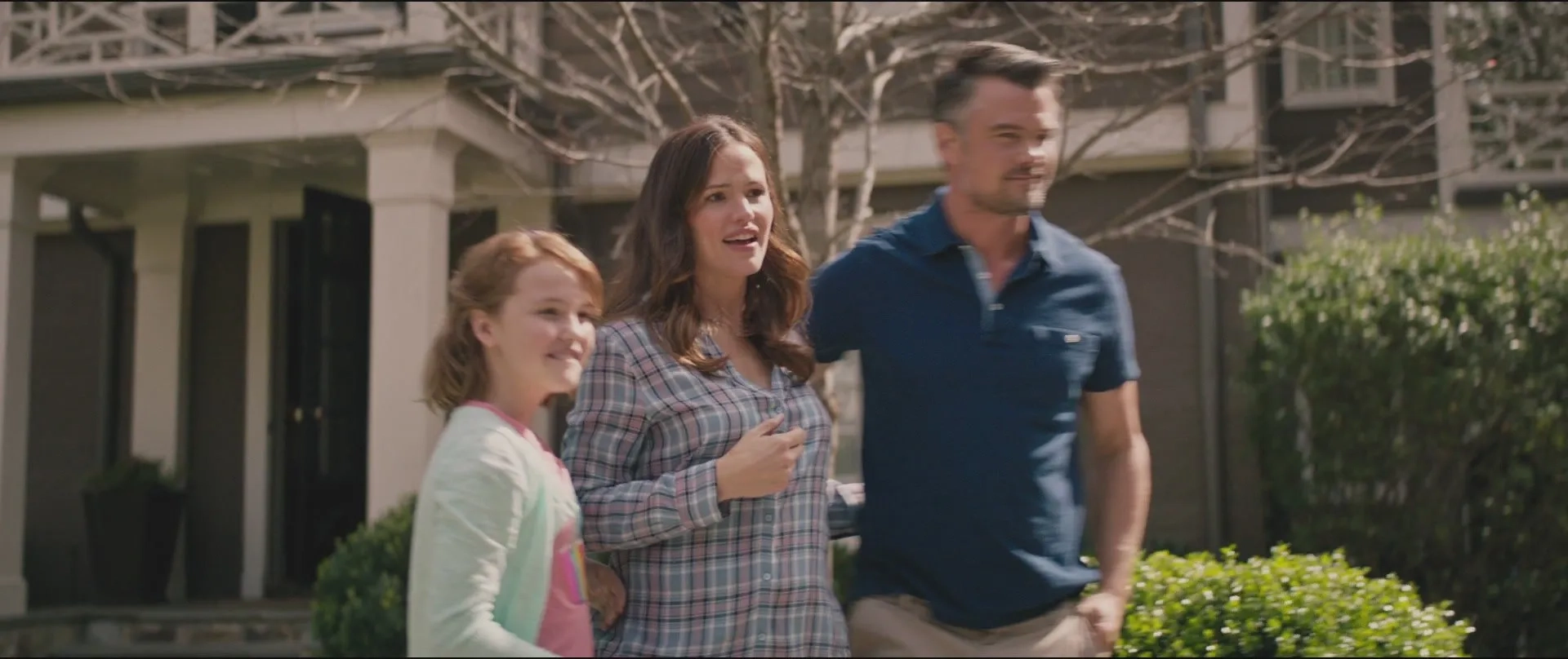 Jennifer Garner, Josh Duhamel, and Talitha Eliana Bateman in Love, Simon (2018)