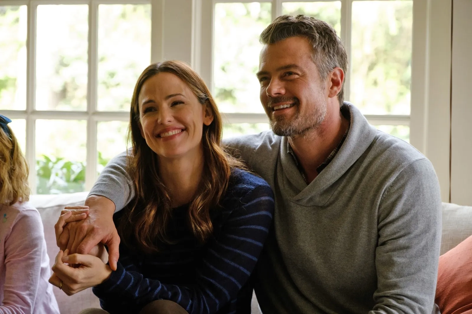 Jennifer Garner and Josh Duhamel in Love, Simon (2018)
