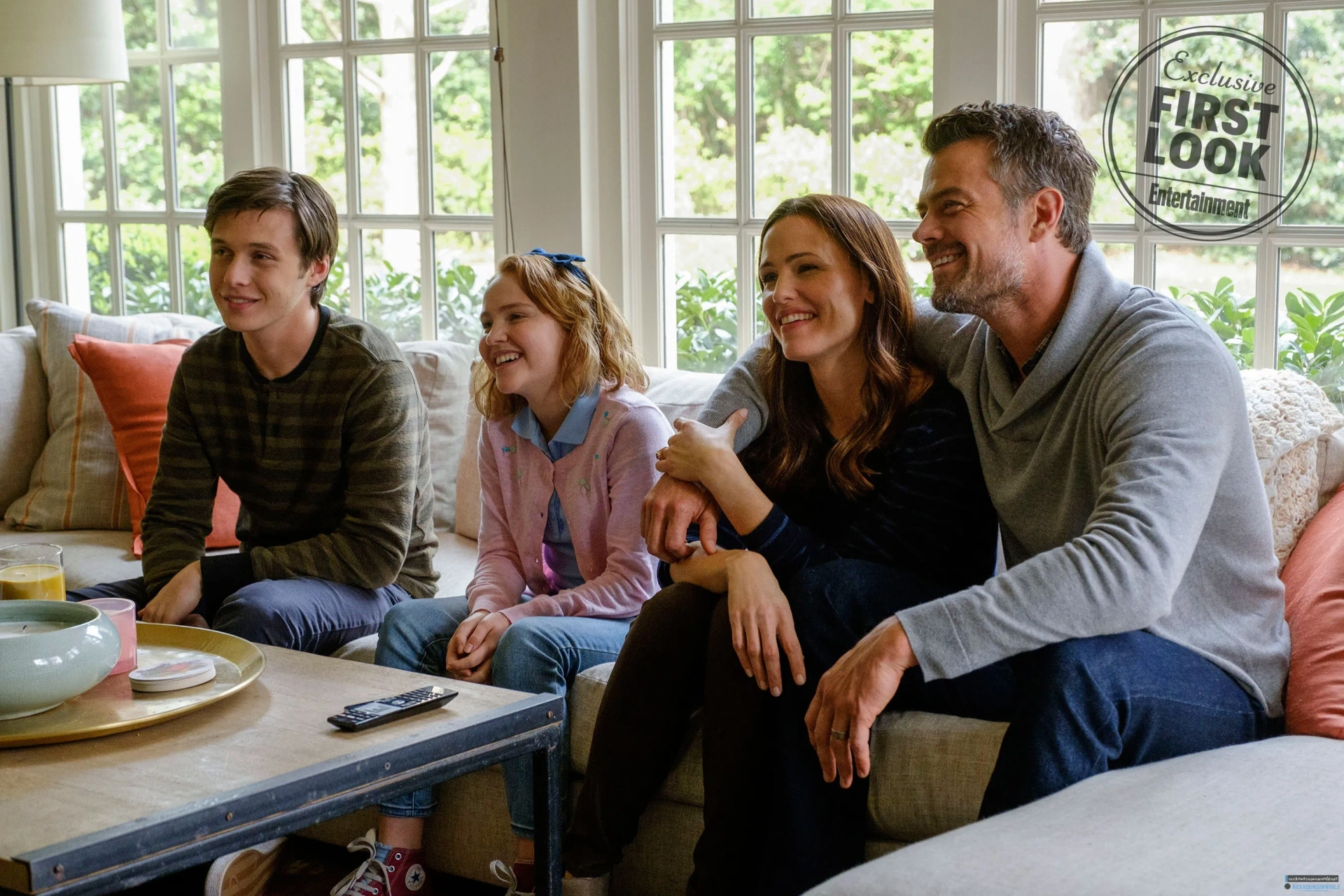 Jennifer Garner, Josh Duhamel, Nick Robinson, and Talitha Eliana Bateman in Love, Simon (2018)