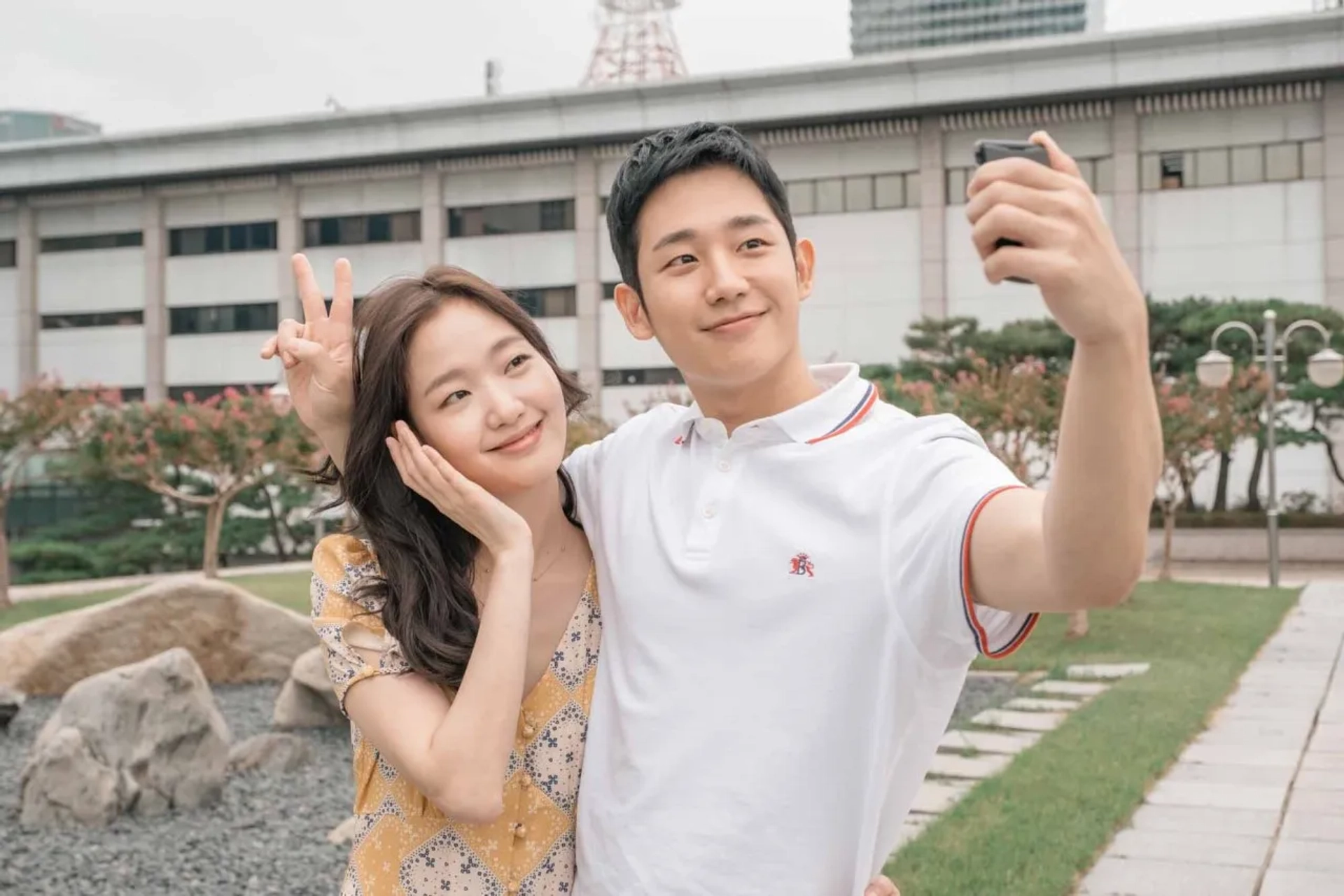 Kim Go-eun and Jung Hae-in in Tune in for Love (2019)