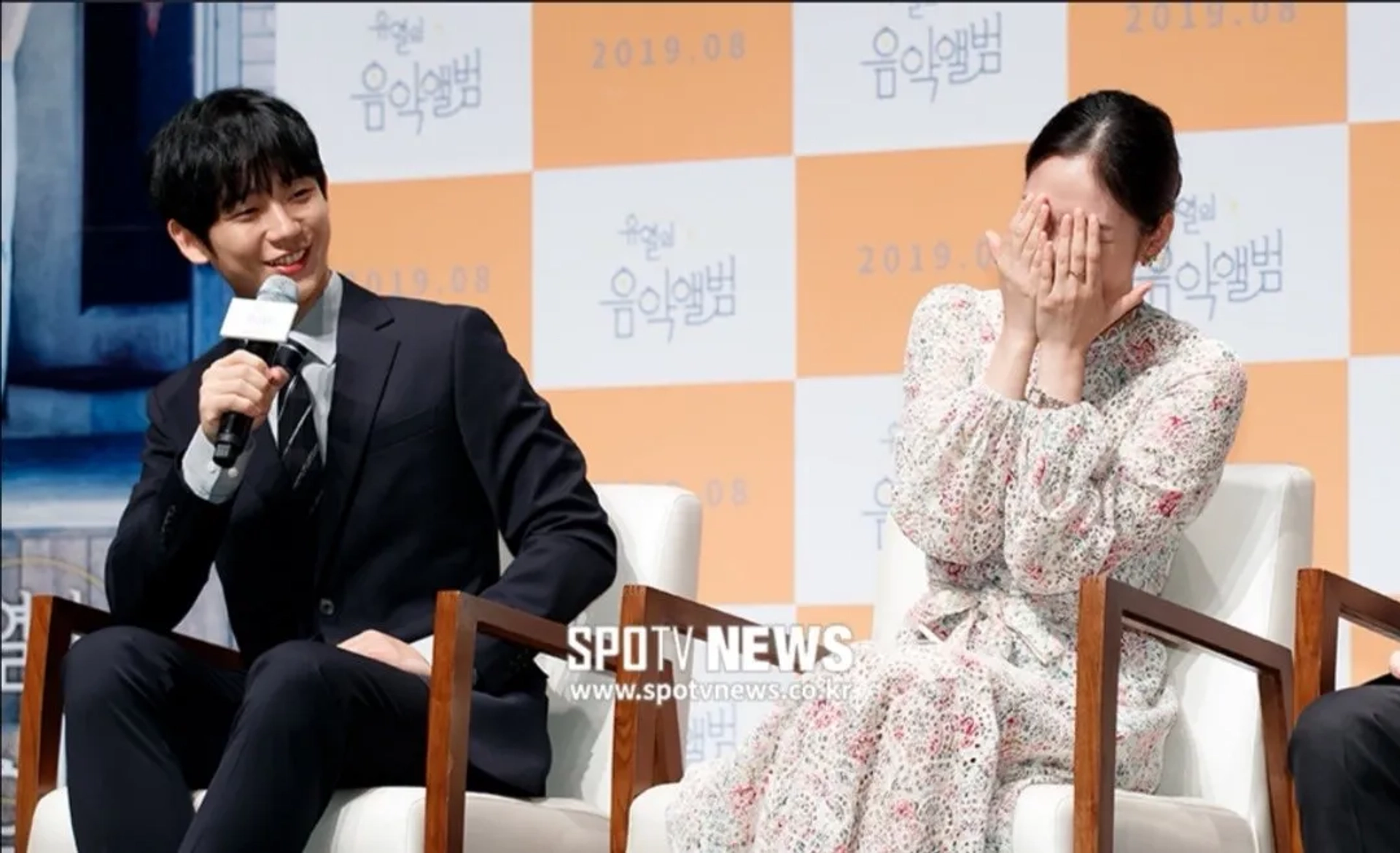 Kim Go-eun and Jung Hae-in at an event for Tune in for Love (2019)