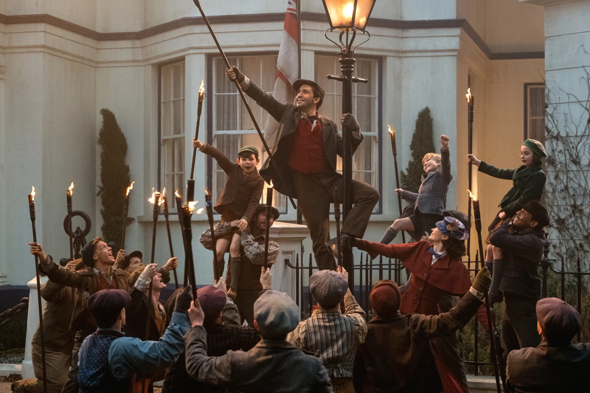 Lin-Manuel Miranda, Ben Whishaw, Emily Blunt, Pixie Davies, Nathanael Saleh, and Joel Dawson in Mary Poppins Returns (2018)