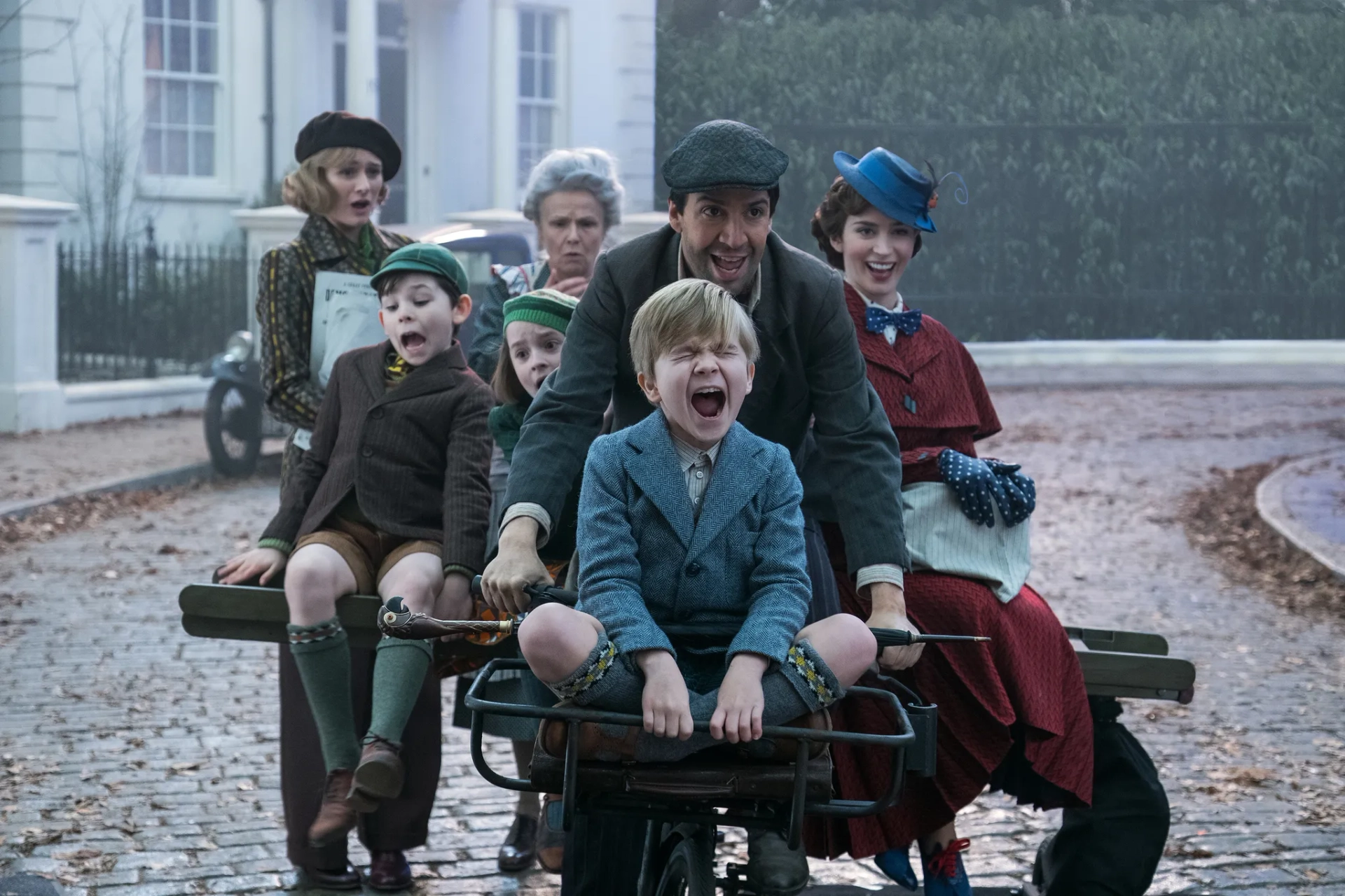 Lin-Manuel Miranda, Emily Mortimer, Julie Walters, Emily Blunt, Pixie Davies, Nathanael Saleh, and Joel Dawson in Mary Poppins Returns (2018)