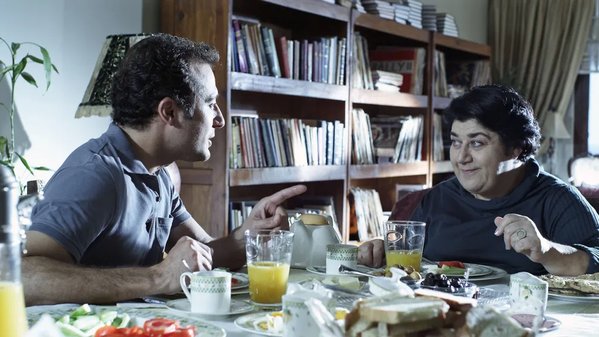 Serra Yilmaz and Yigit Özsener in Losers' Club (2011)
