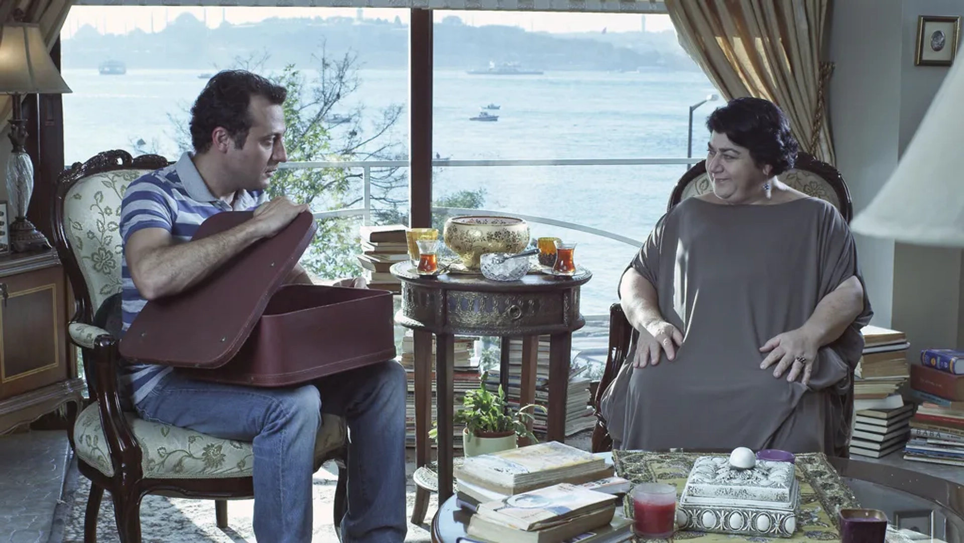 Serra Yilmaz and Yigit Özsener in Losers' Club (2011)