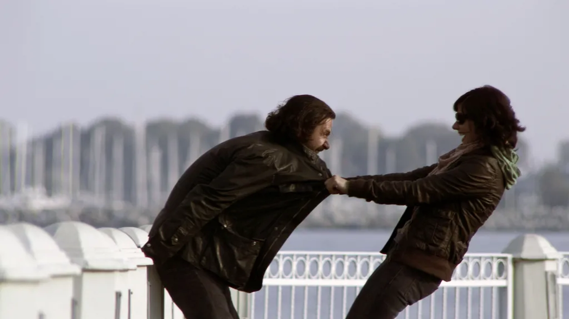 Ahu Türkpençe and Nejat Isler in Losers' Club (2011)