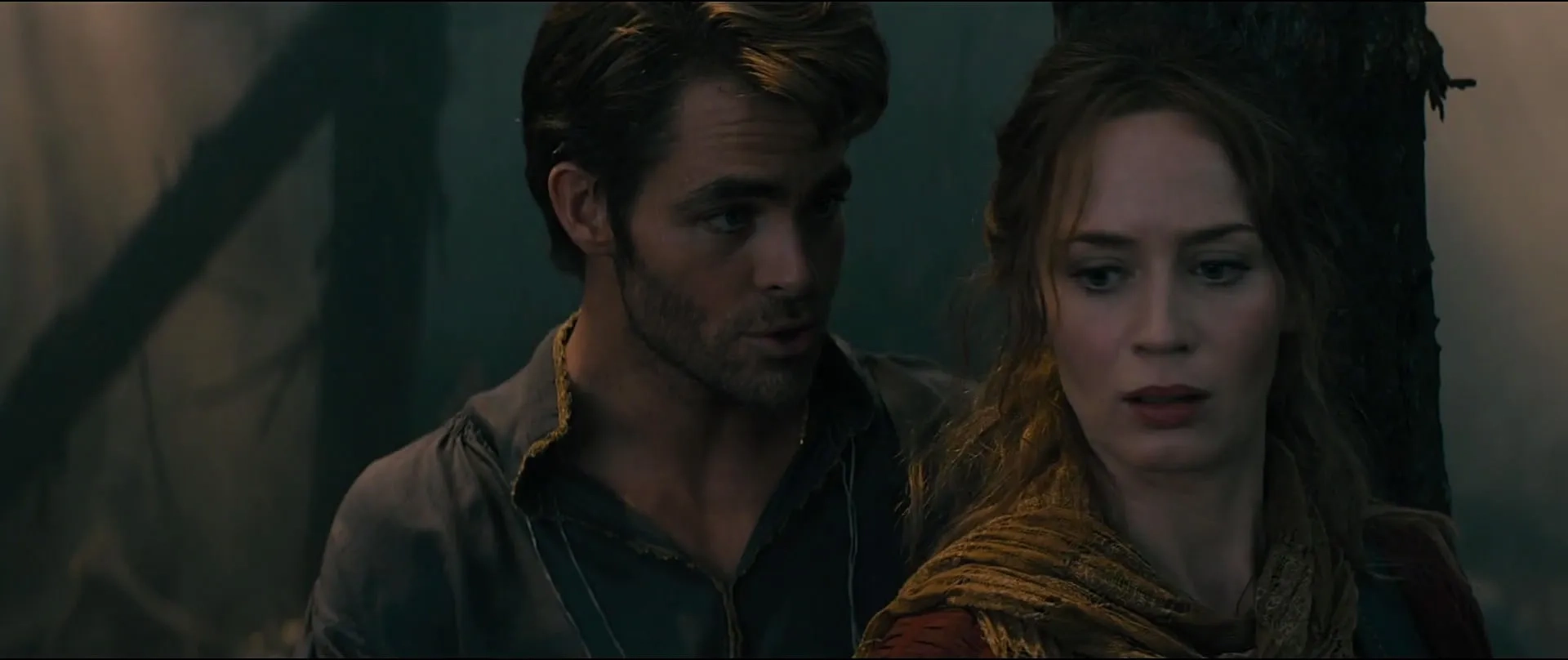 Emily Blunt and Chris Pine in Into the Woods (2014)