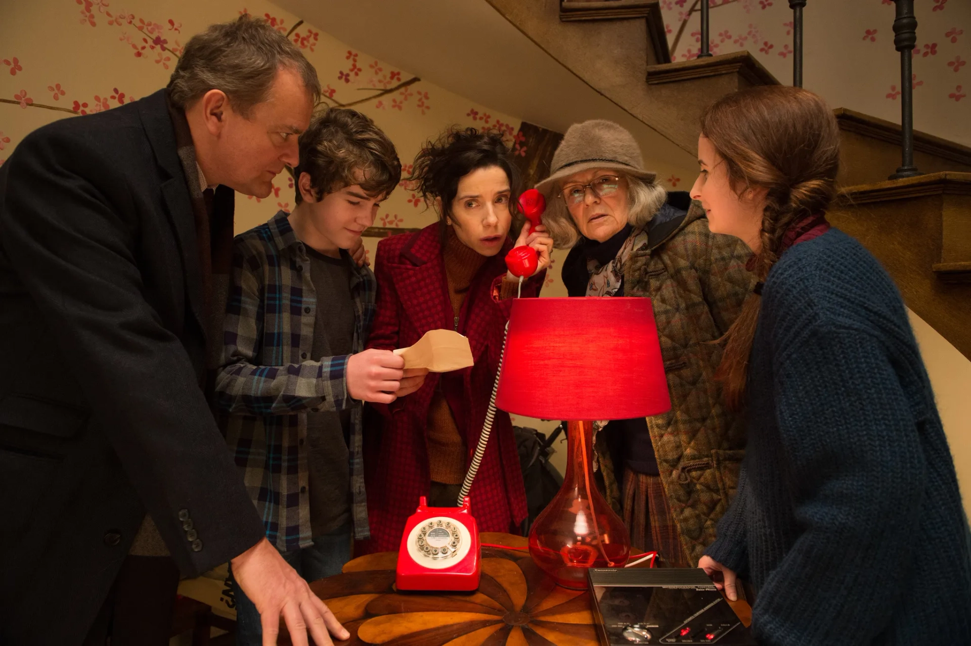 Hugh Bonneville, Julie Walters, Sally Hawkins, Madeleine Harris, and Samuel Joslin in Paddington 2 (2017)