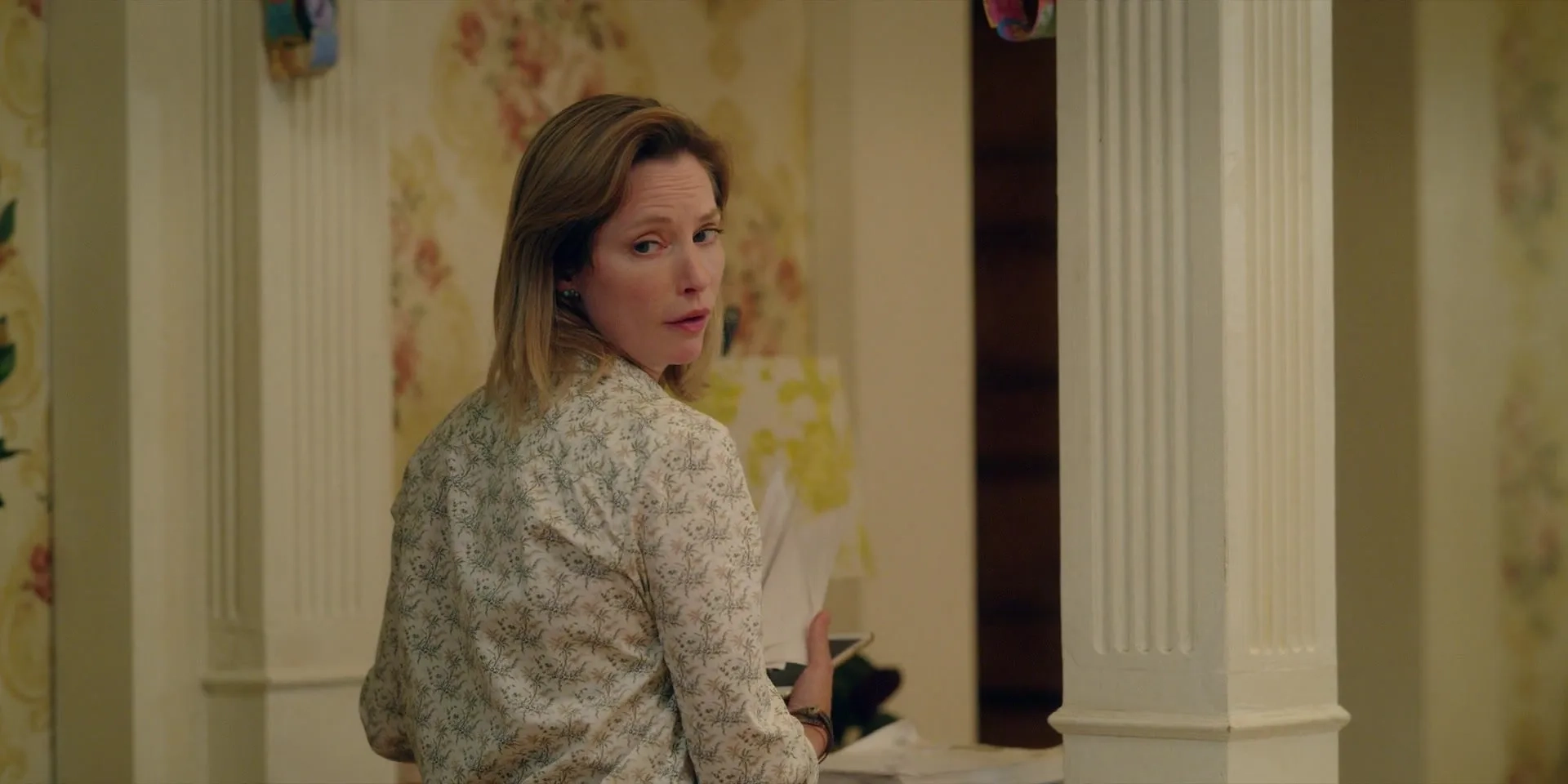 Sienna Guillory in Clifford the Big Red Dog (2021)