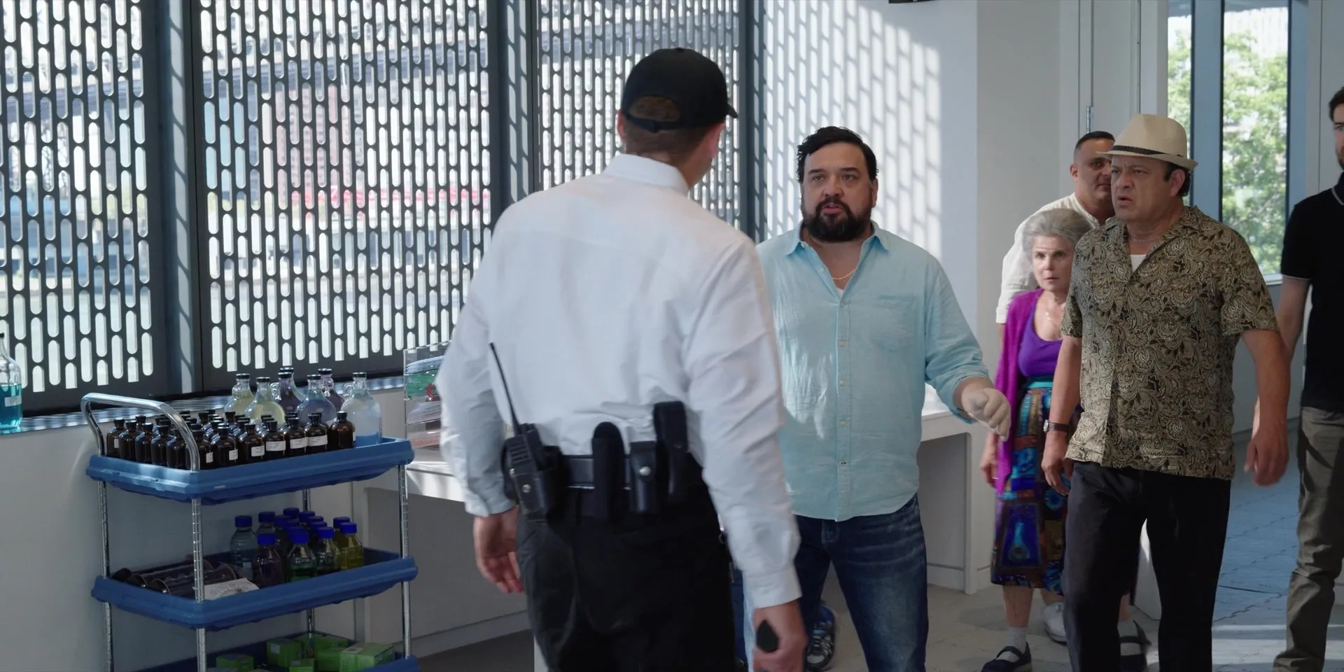 Tovah Feldshuh, Paul Rodriguez, Horatio Sanz, Russell Peters, and Jack Whitehall in Clifford the Big Red Dog (2021)