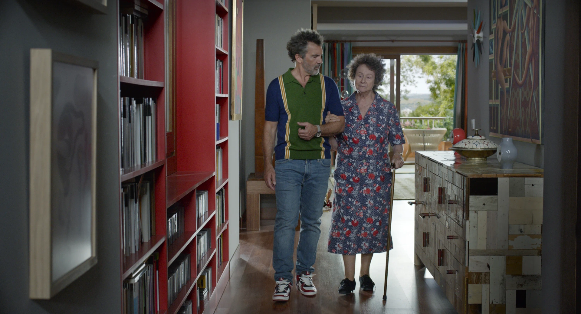 Antonio Banderas and Julieta Serrano in Pain and Glory (2019)