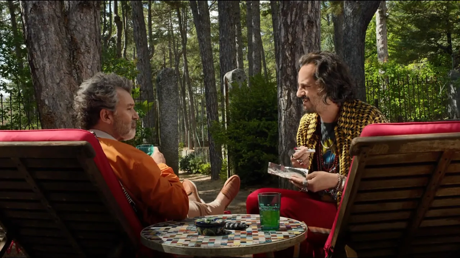 Antonio Banderas and Asier Etxeandia in Pain and Glory (2019)