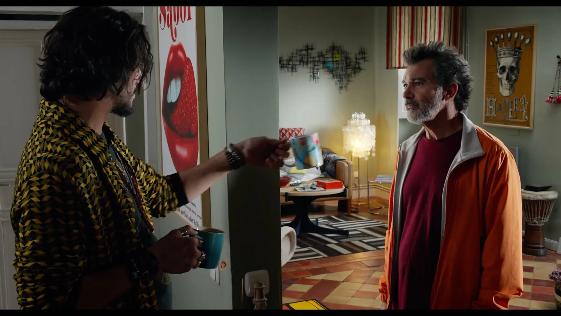 Antonio Banderas and Asier Etxeandia in Pain and Glory (2019)