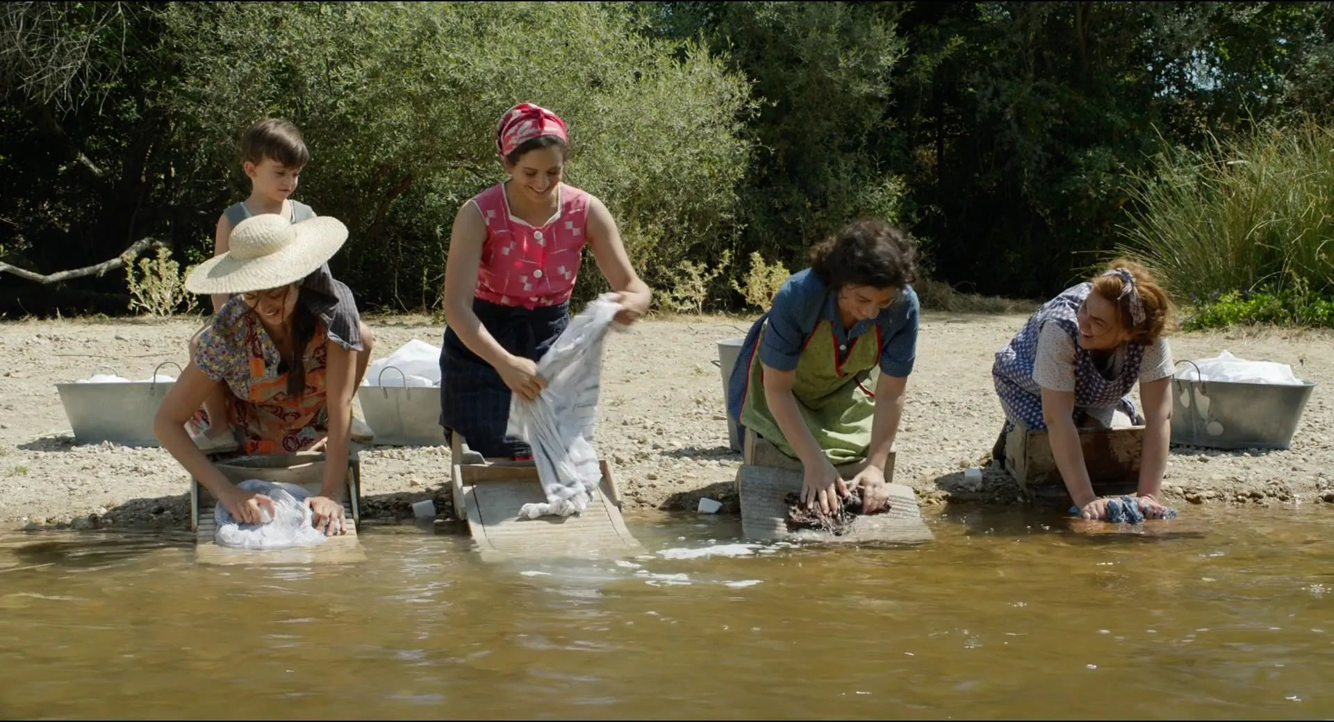 Penélope Cruz, Marisol Muriel, Asier Flores, Paqui Horcajo, and Rosalía in Pain and Glory (2019)