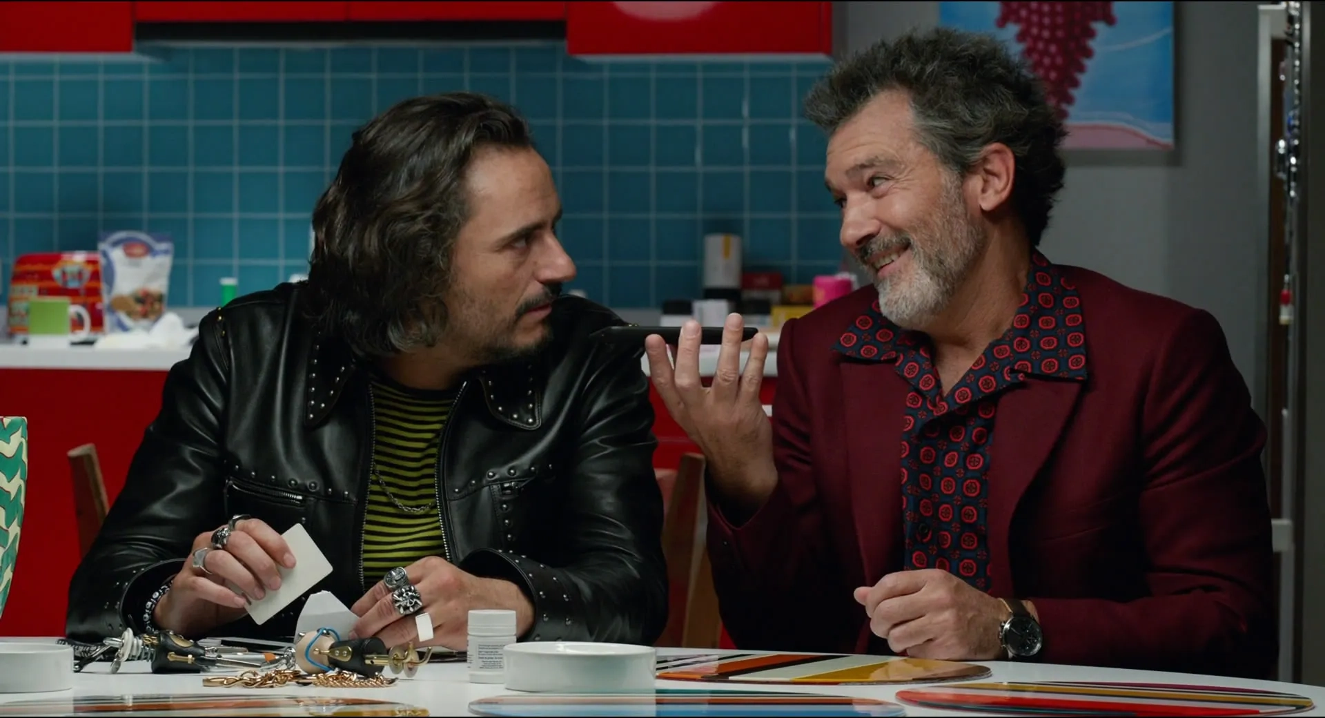 Antonio Banderas and Asier Etxeandia in Pain and Glory (2019)