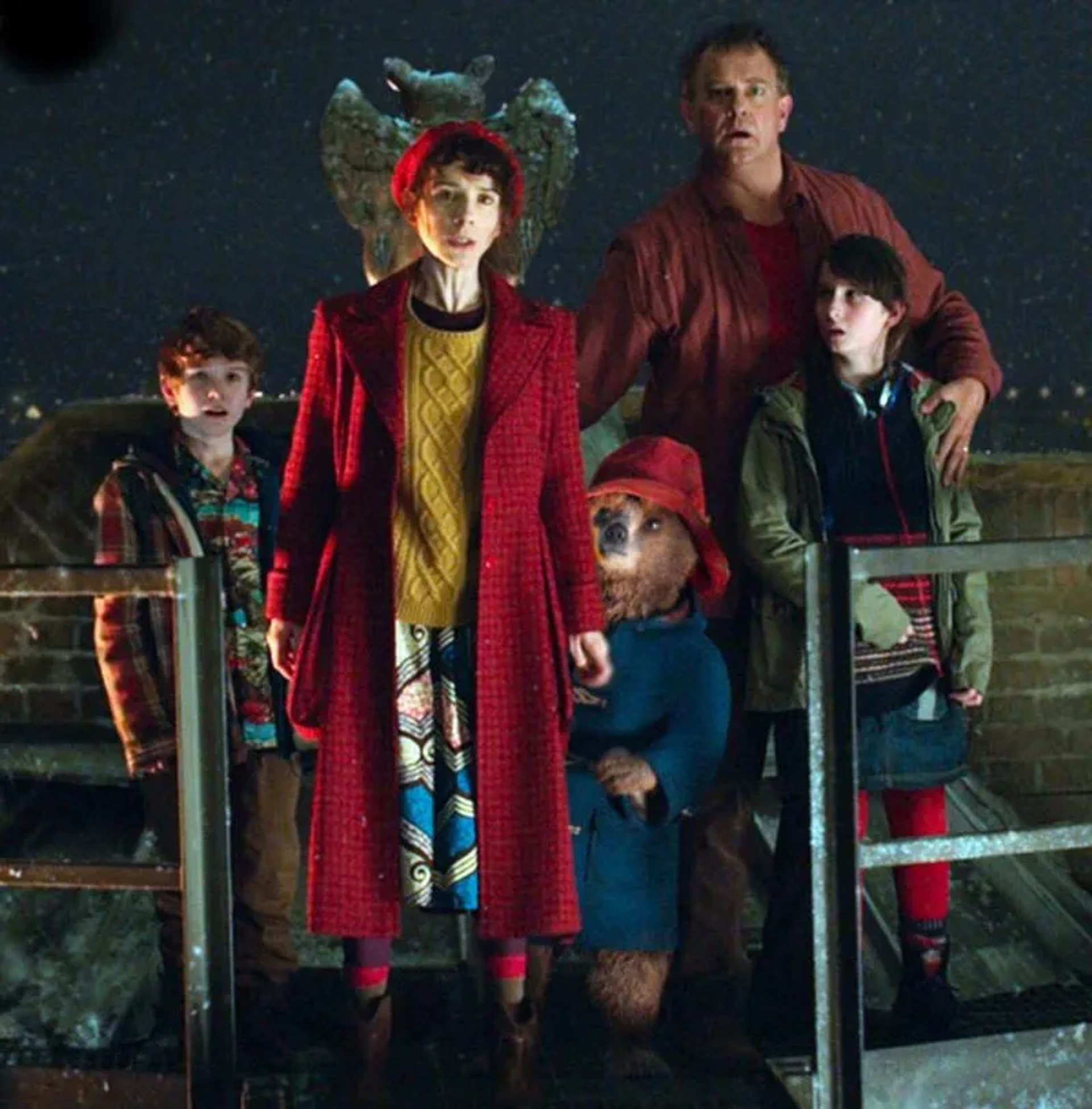 Hugh Bonneville, Ben Whishaw, Sally Hawkins, Madeleine Harris, and Samuel Joslin in Paddington (2014)