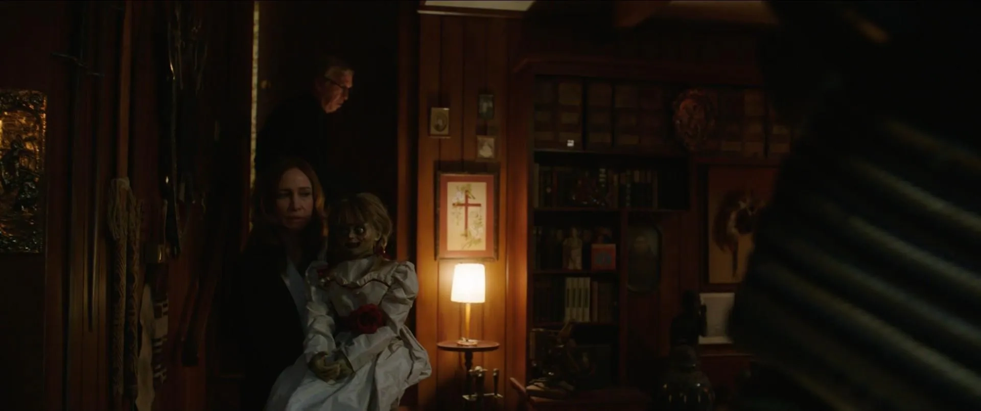 Steve Coulter and Vera Farmiga in Annabelle Comes Home (2019)