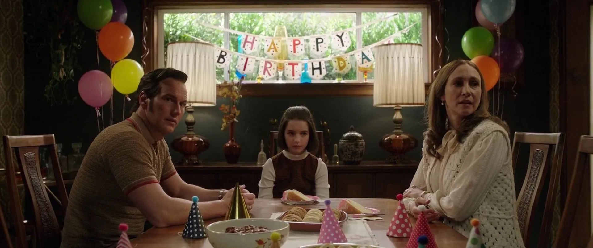 Vera Farmiga, Patrick Wilson, and Mckenna Grace in Annabelle Comes Home (2019)