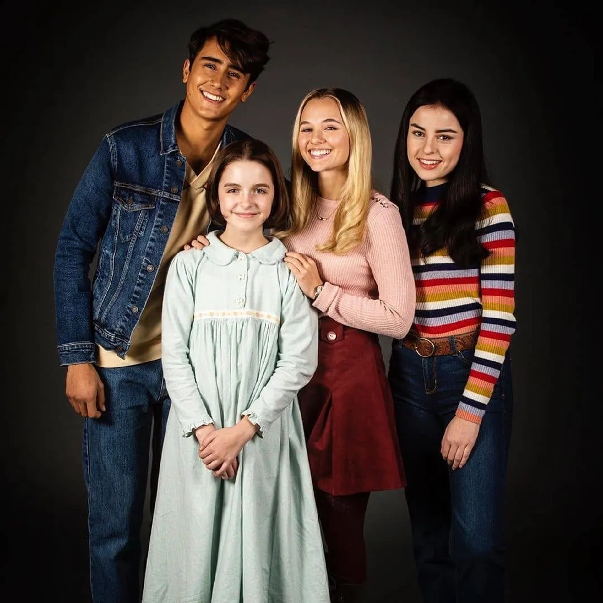 Katie Sarife, Mckenna Grace, Madison Iseman, and Michael Cimino in Annabelle Comes Home (2019)