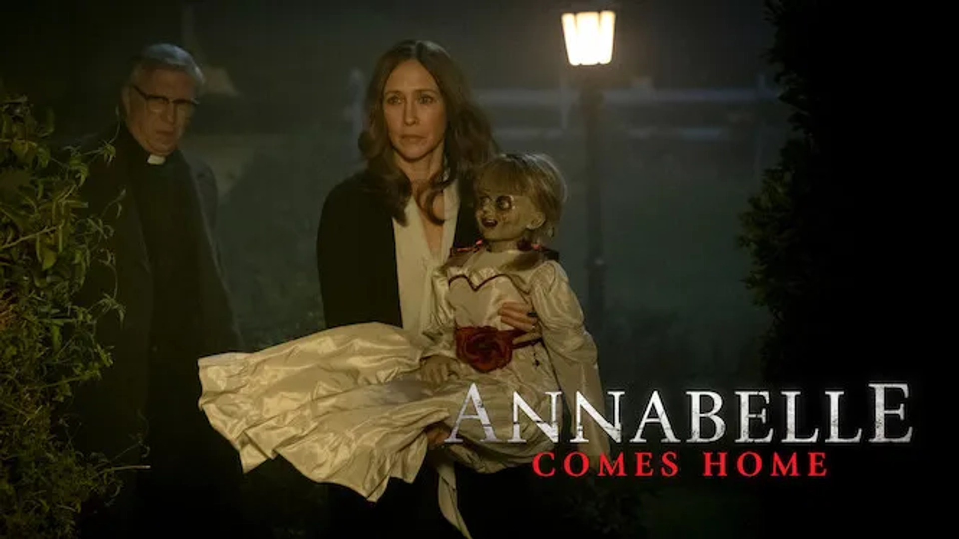 Steve Coulter and Vera Farmiga in Annabelle Comes Home (2019)