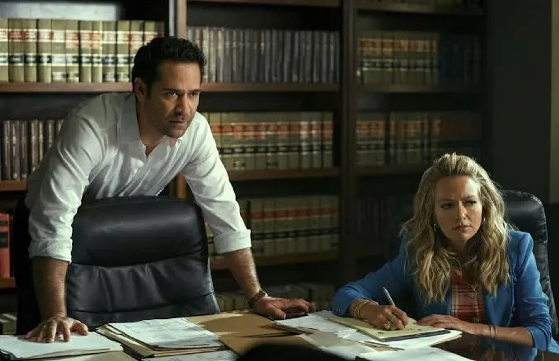 Becki Newton and Manuel Garcia-Rulfo in The Lincoln Lawyer (2022)