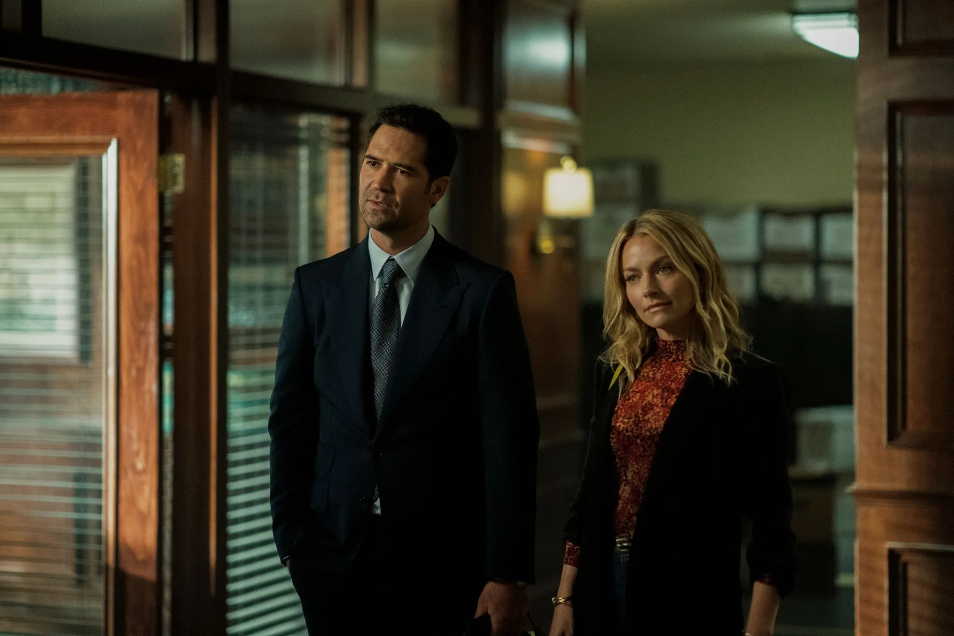 Becki Newton and Manuel Garcia-Rulfo in The Lincoln Lawyer (2022)