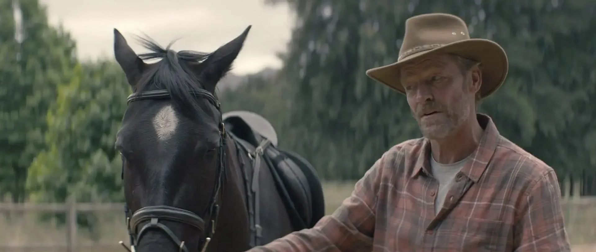 Kate Winslet and Iain Glen in Black Beauty (2020)