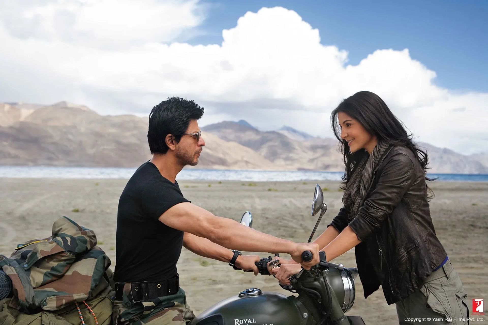 Shah Rukh Khan and Anushka Sharma in Jab Tak Hai Jaan (2012)