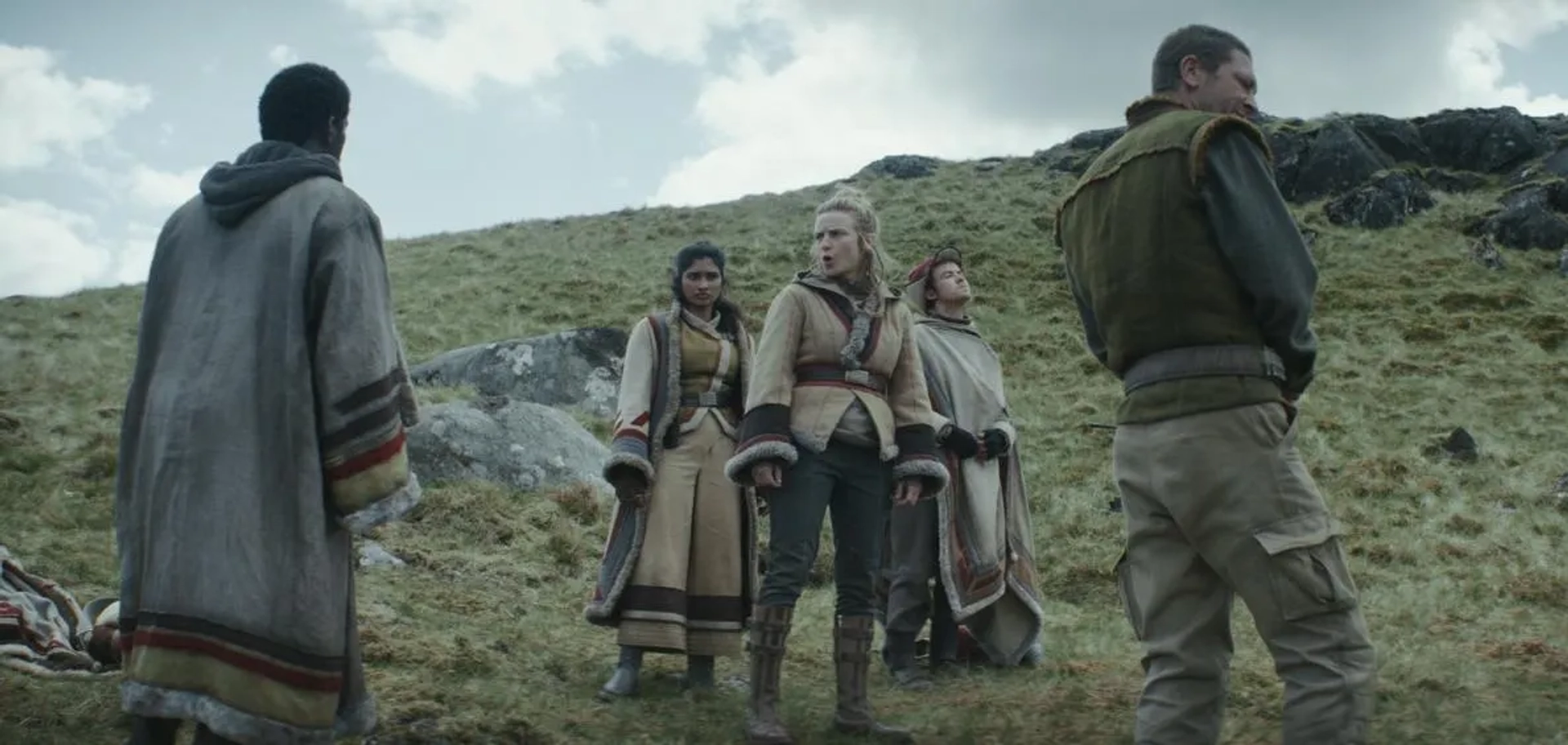 Ebon Moss-Bachrach, Faye Marsay, Alex Lawther, Varada Sethu, and Gershwyn Eustache Jnr in Andor: The Axe Forgets (2022)