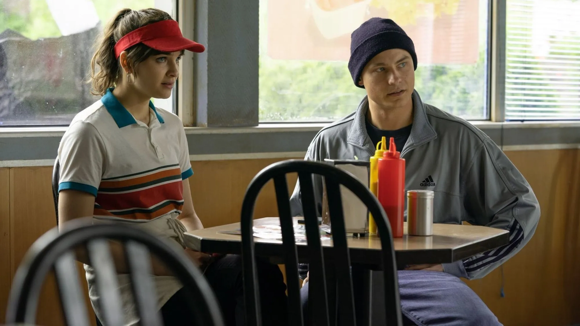 Dennis Mojen and Lisa Vicari in Isi & Ossi (2020)