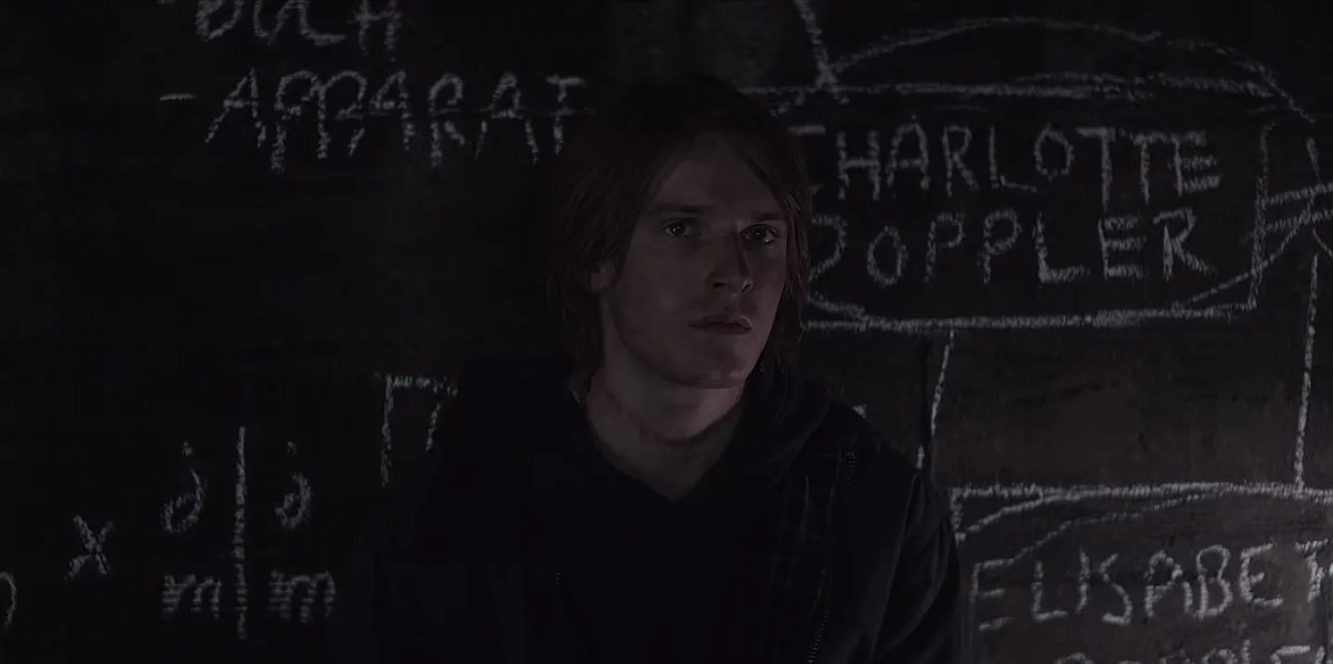 Louis Hofmann in Dark: Der Ursprung (2020)