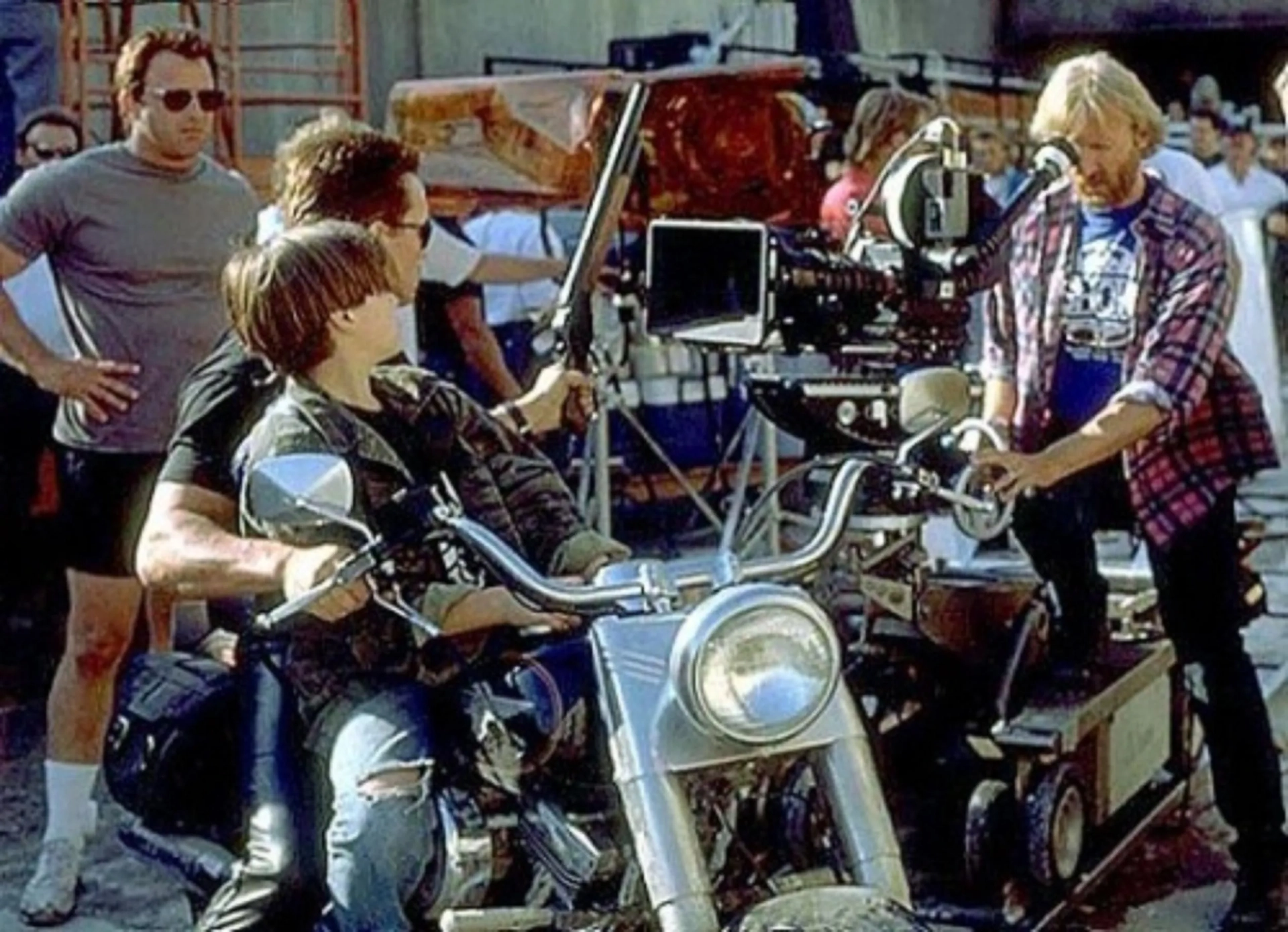 James Cameron, Arnold Schwarzenegger, and Edward Furlong in Terminator 2: Judgment Day (1991)