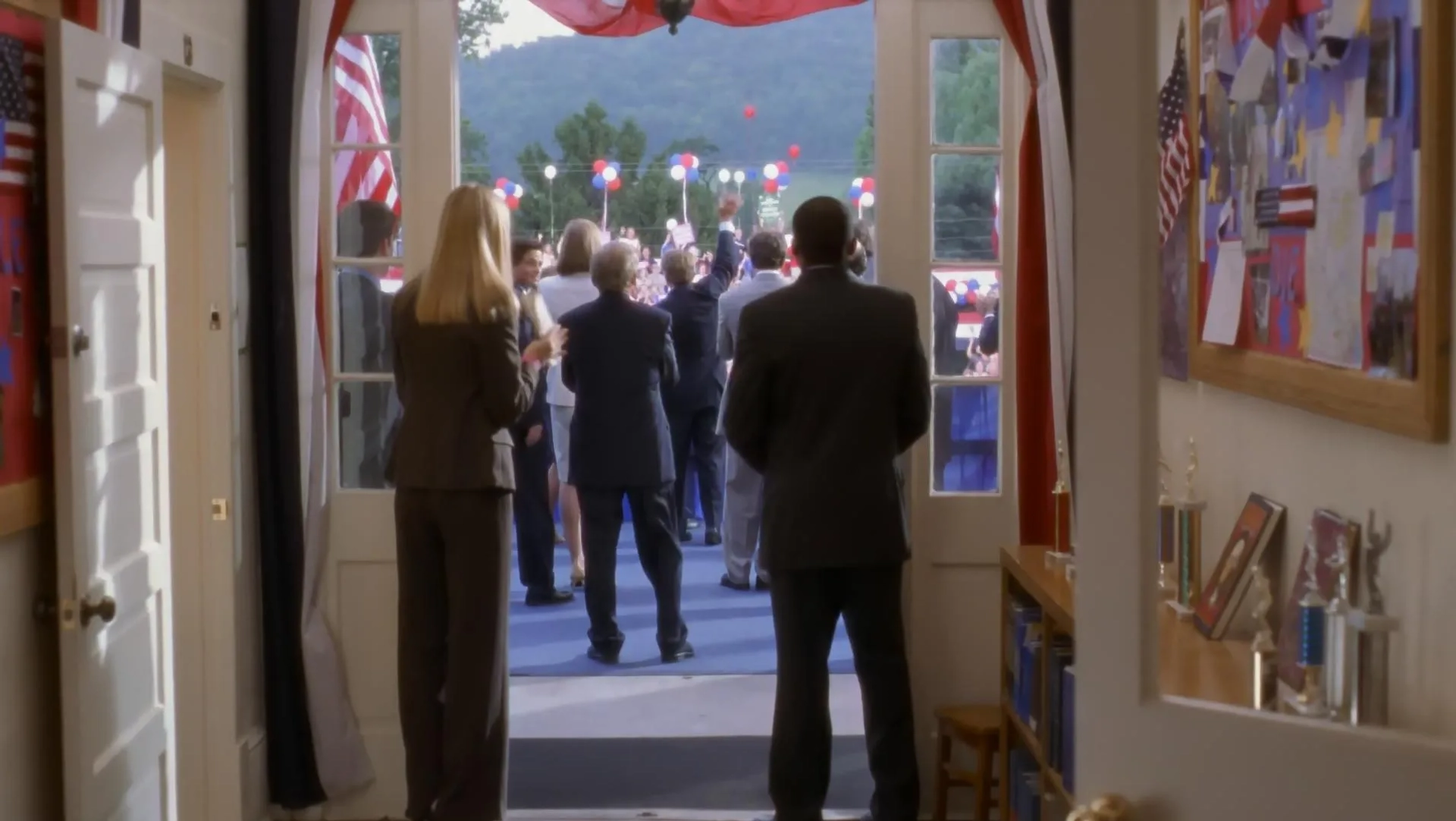 Stockard Channing, Rob Lowe, Martin Sheen, Allison Janney, Dulé Hill, Janel Moloney, Richard Schiff, John Spencer, and Bradley Whitford in The West Wing (1999)