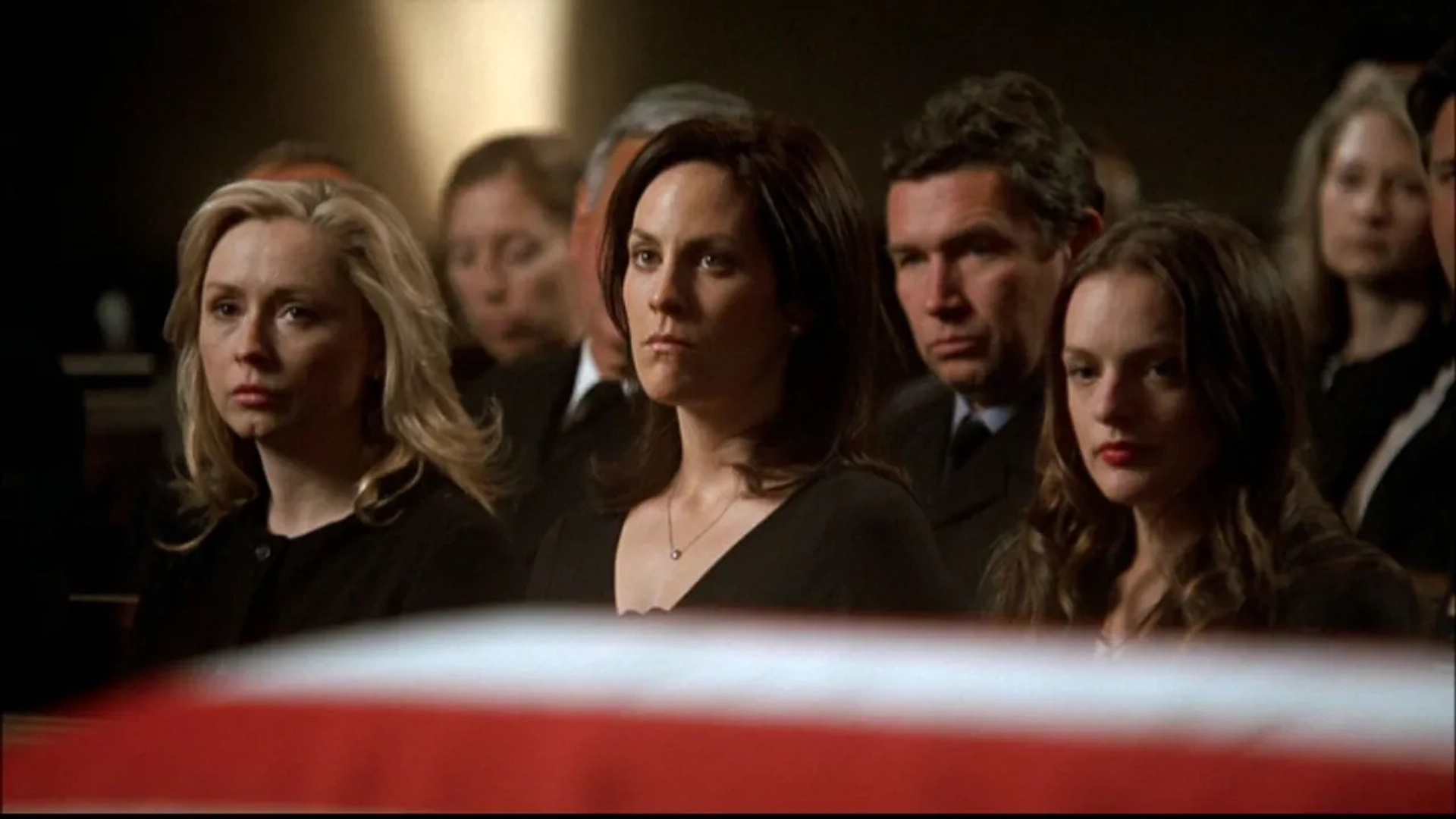 Annabeth Gish, Elisabeth Moss, and Nina Siemaszko in The West Wing (1999)