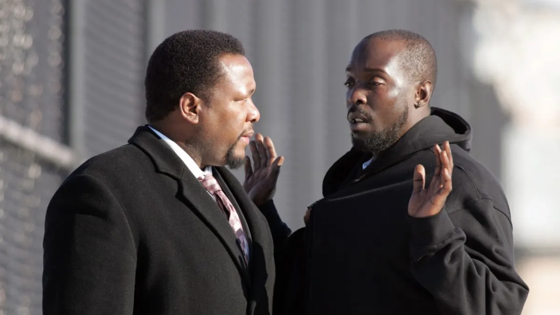 Wendell Pierce and Michael Kenneth Williams in The Wire (2002)