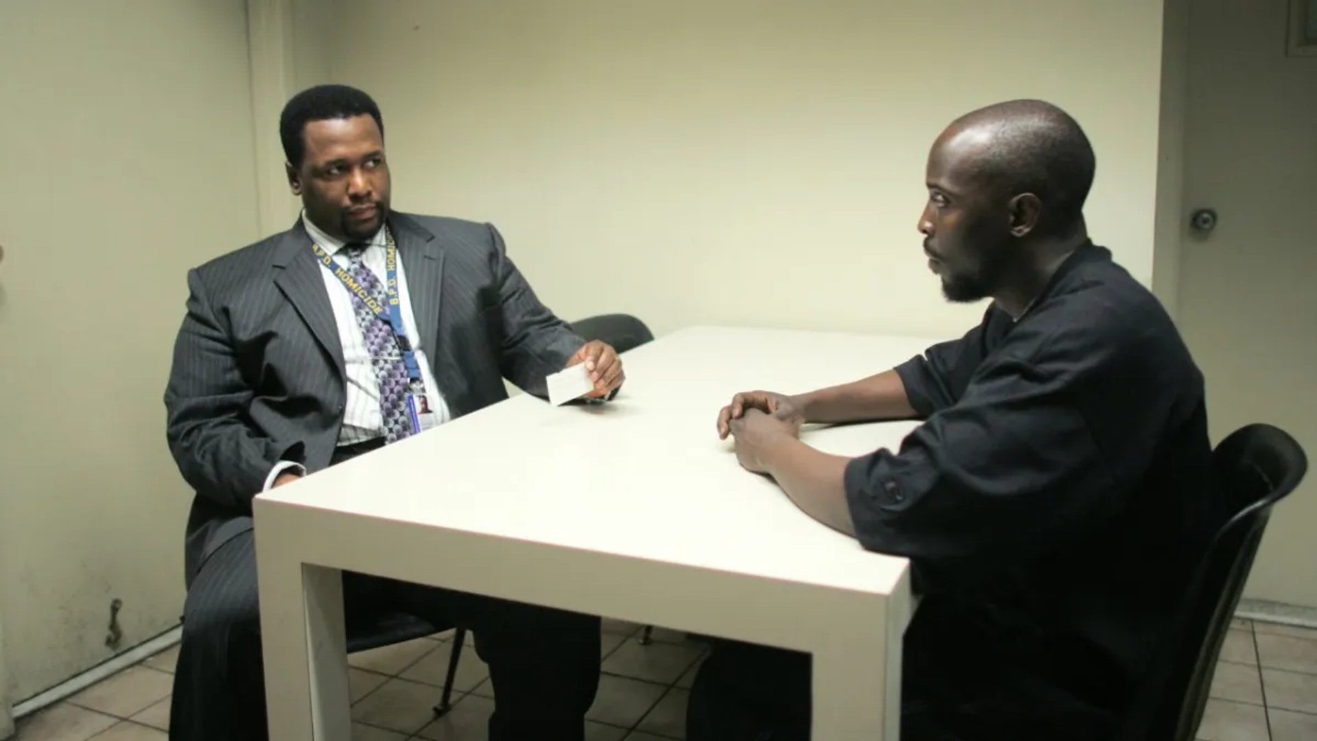 Wendell Pierce and Michael Kenneth Williams in The Wire (2002)