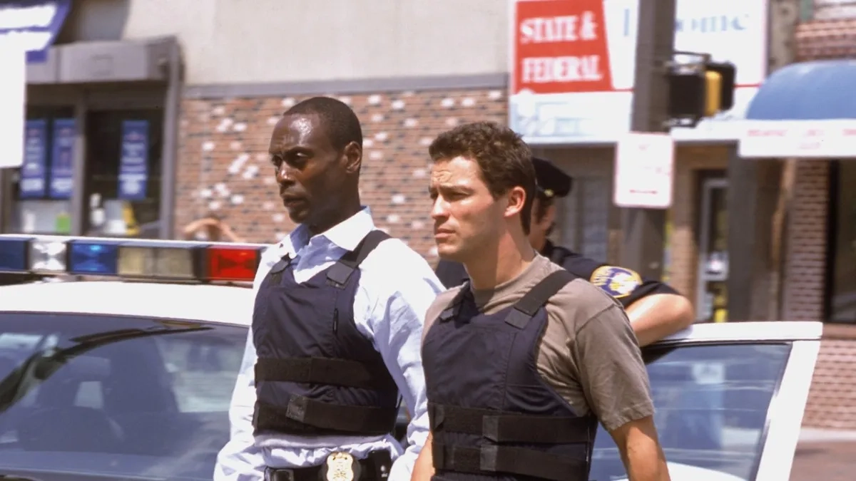 Lance Reddick and Dominic West in The Wire (2002)