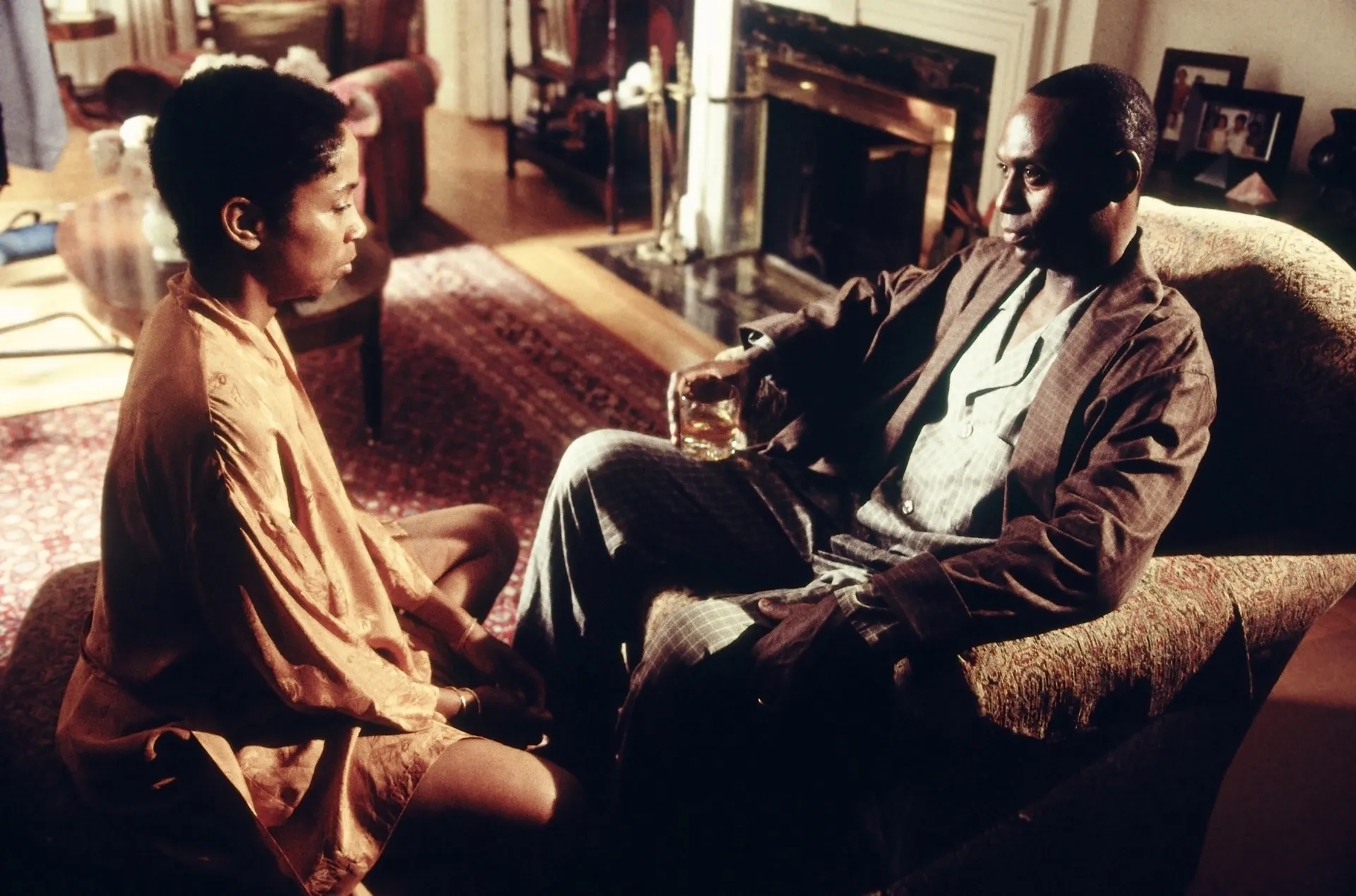 Maria Broom and Lance Reddick in The Wire (2002)