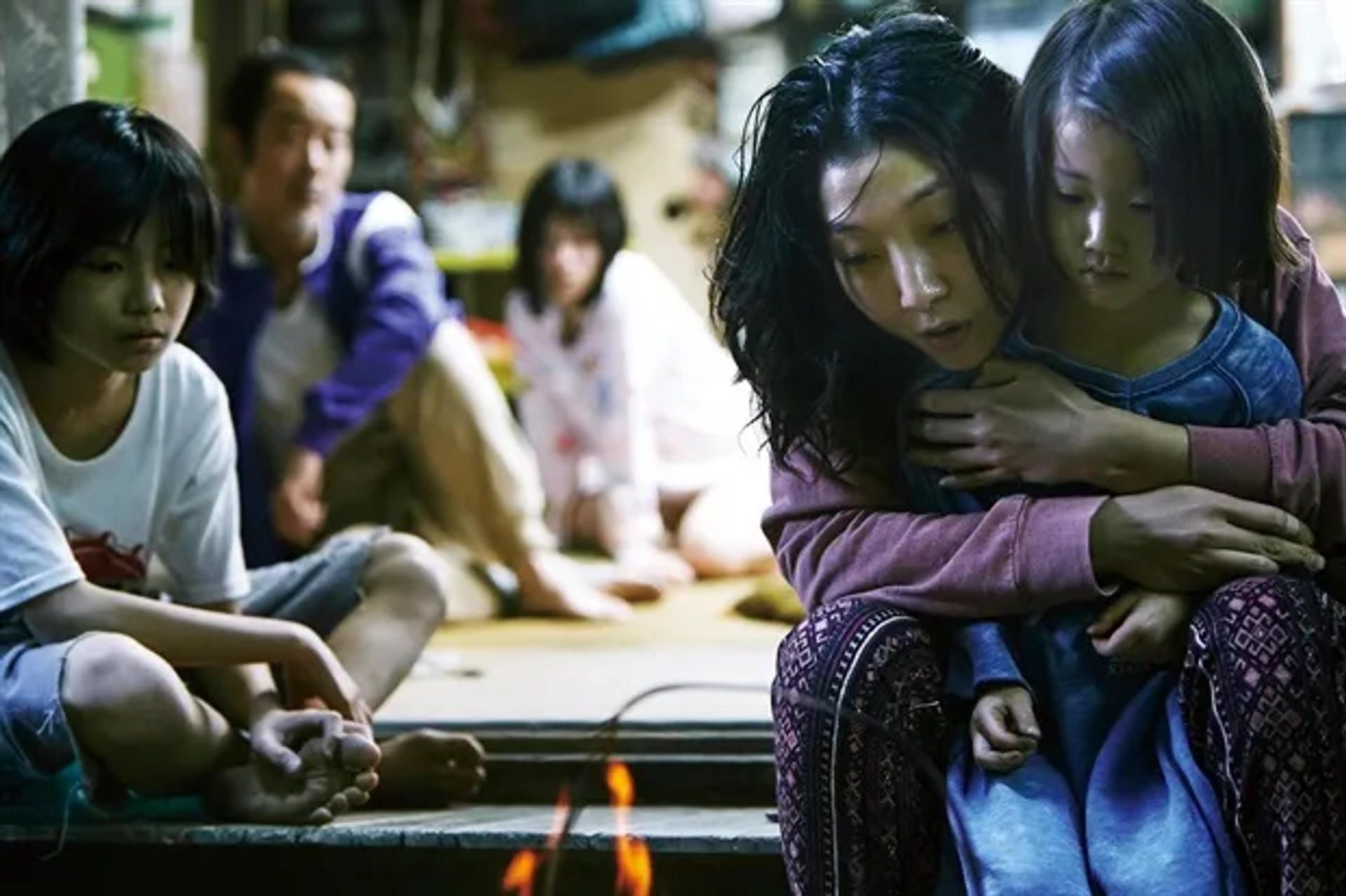 Lily Franky, Sakura Andô, Mayu Matsuoka, Miyu Sasaki, Jyo Kairi, and Mehdi Taleghani in Shoplifters (2018)