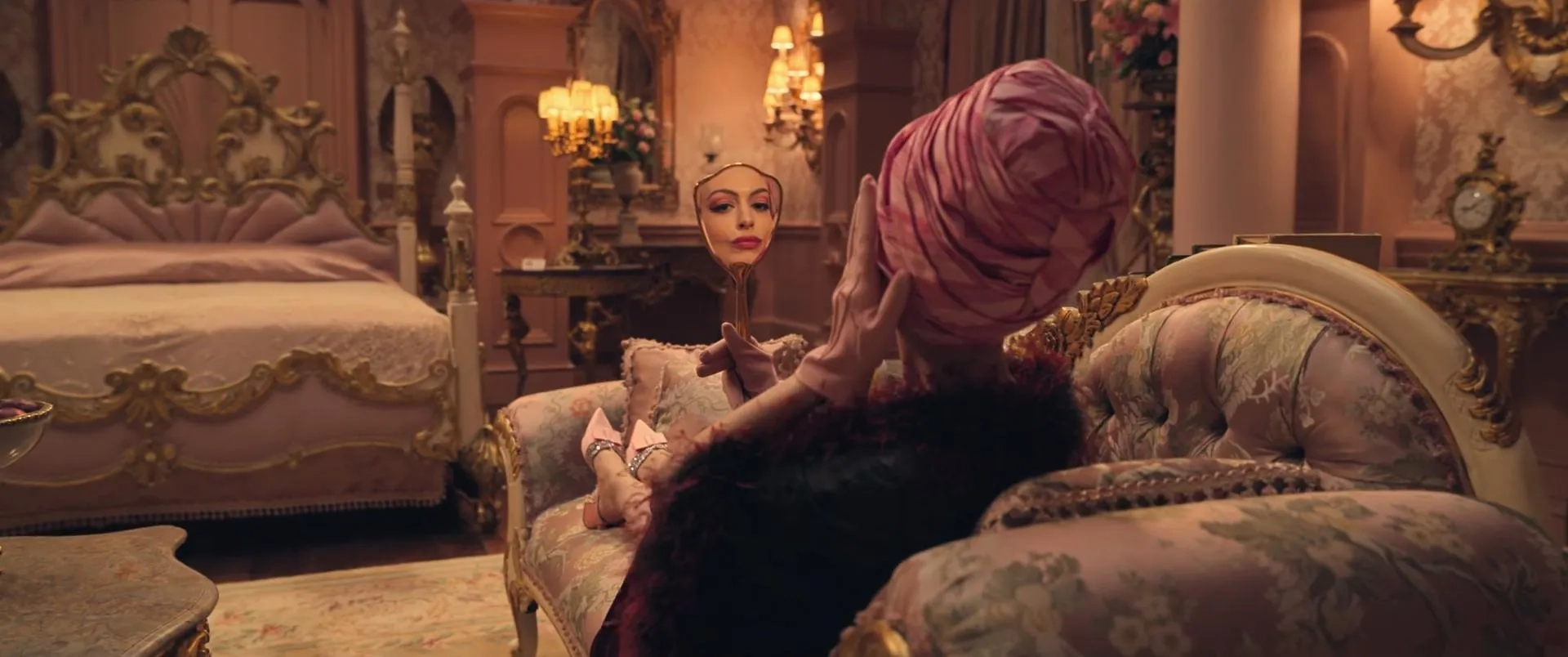 Anne Hathaway in The Witches (2020)