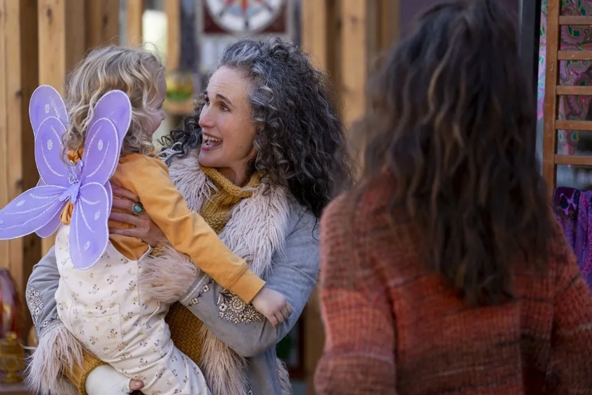 Andie MacDowell and Rylea Nevaeh Whittet in Maid (2021)