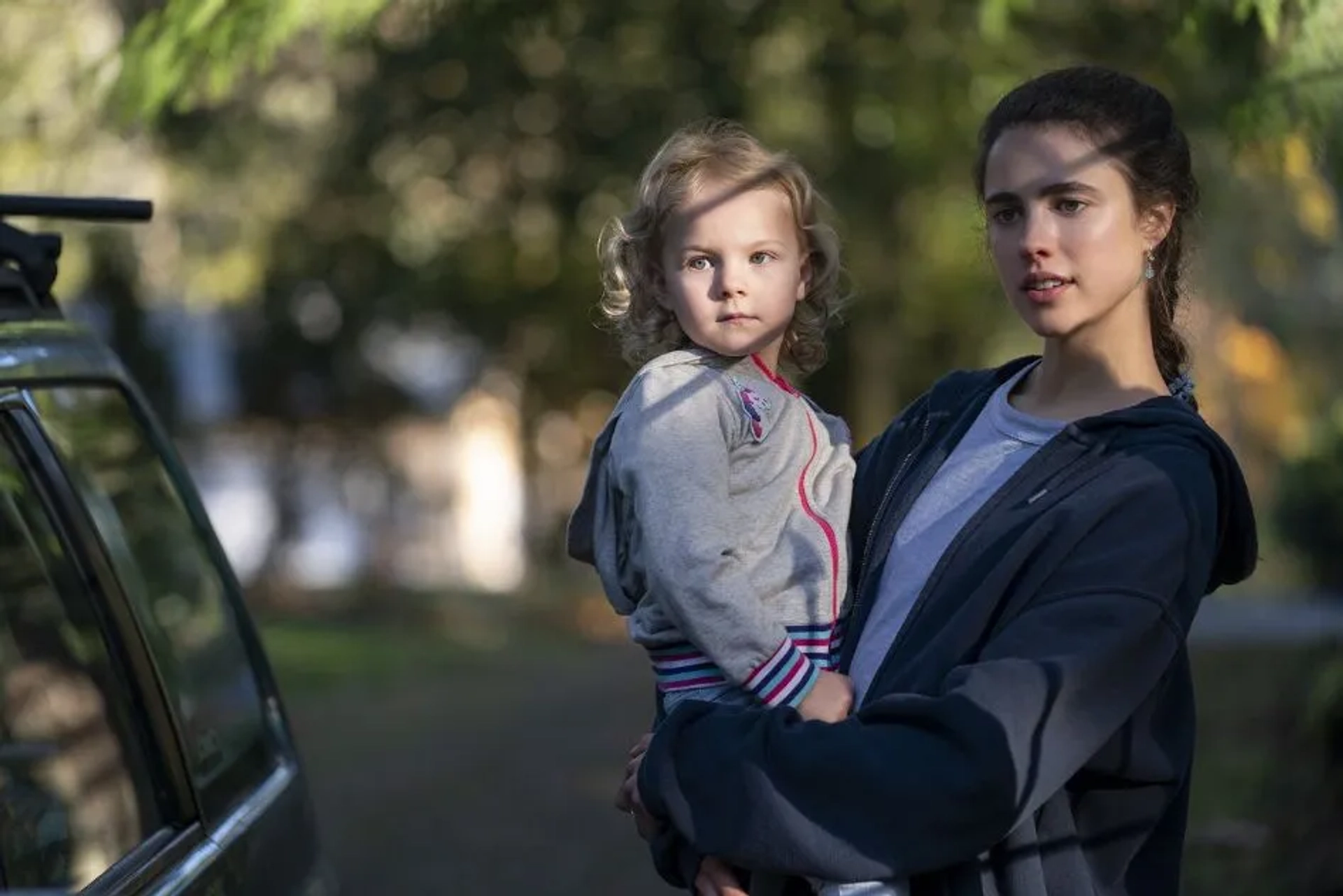 Rylea Nevaeh Whittet and Margaret Qualley in Maid (2021)