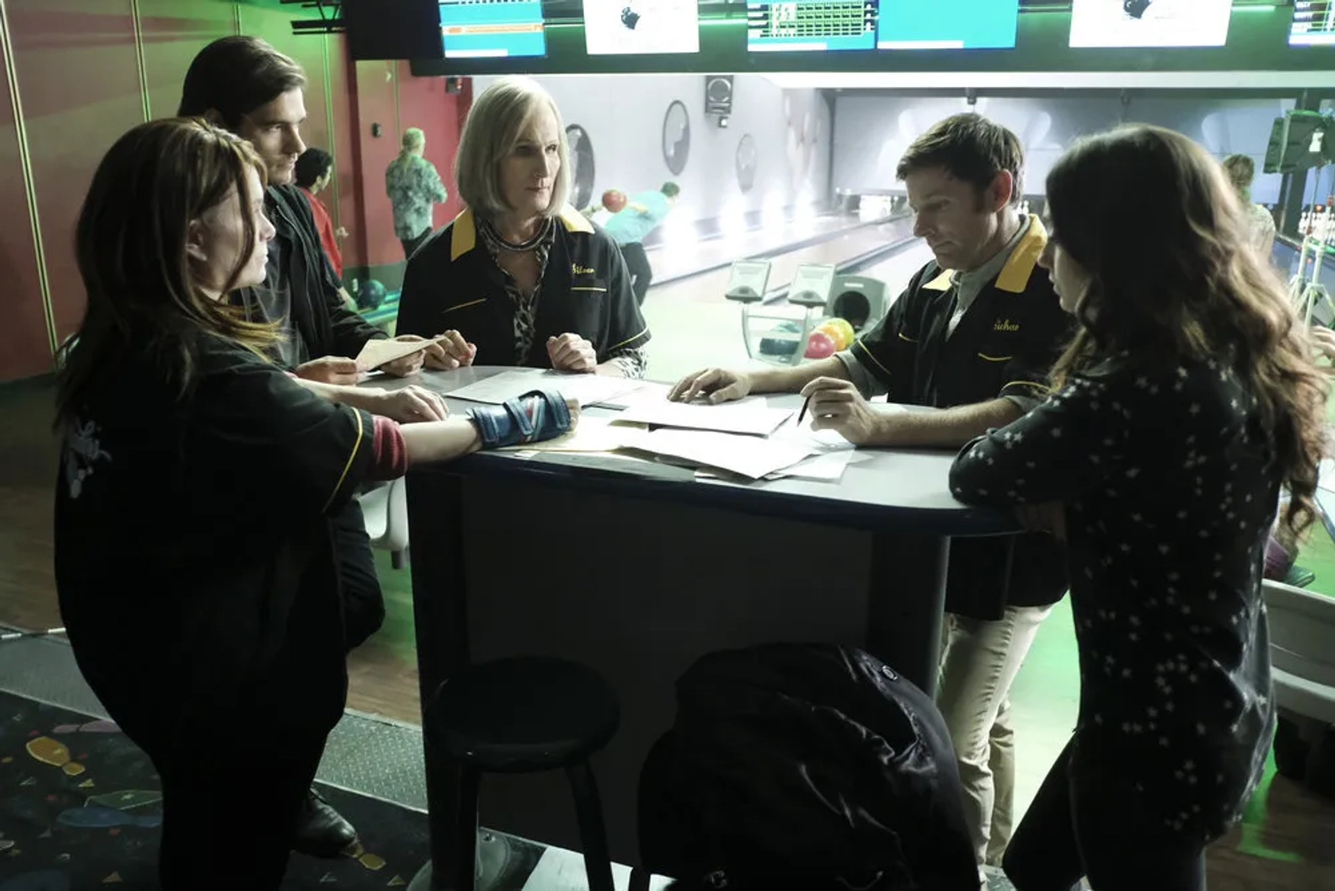 Mackenzie Astin, Fiona Hogan, Stella Maeve, Bobbi Charlton, and Jason Ralph in The Magicians (2015)