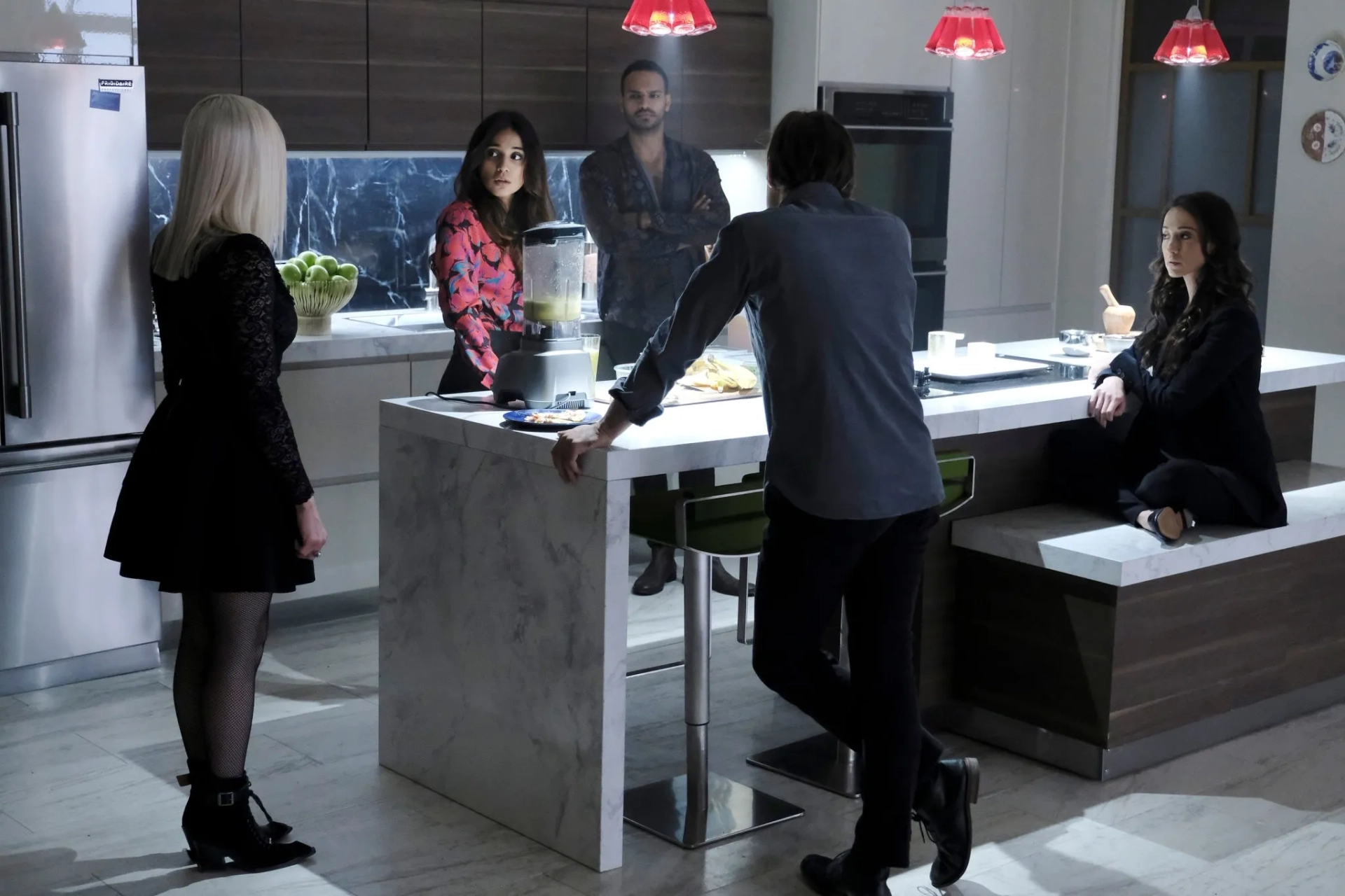 Stella Maeve, Summer Bishil, Olivia Taylor Dudley, Arjun Gupta, and Jason Ralph in The Magicians (2015)