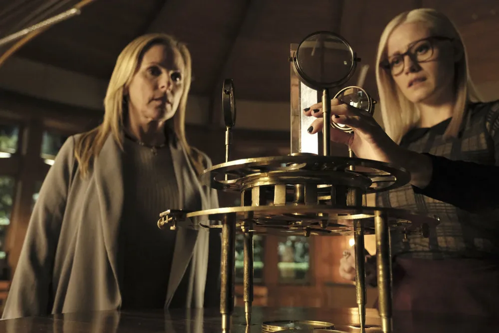 Marlee Matlin and Olivia Taylor Dudley in The Magicians (2015)