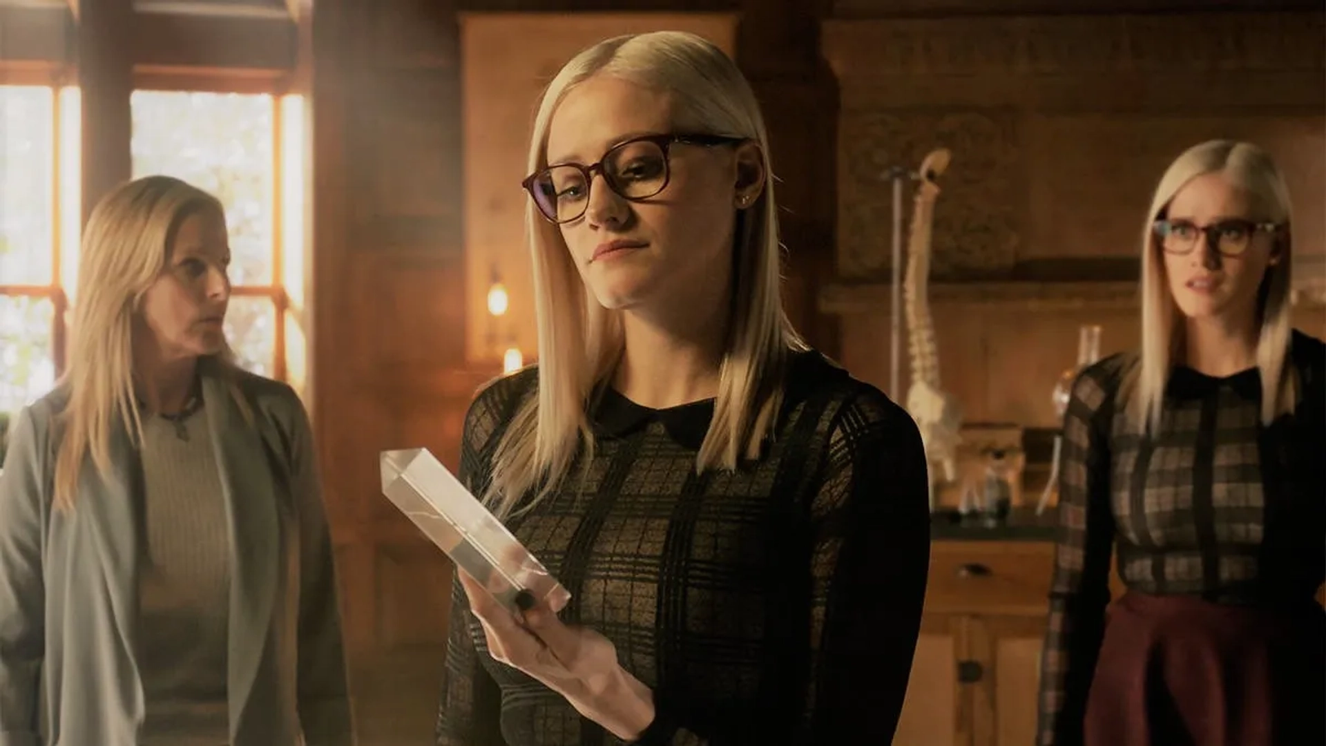 Marlee Matlin and Olivia Taylor Dudley in The Magicians (2015)